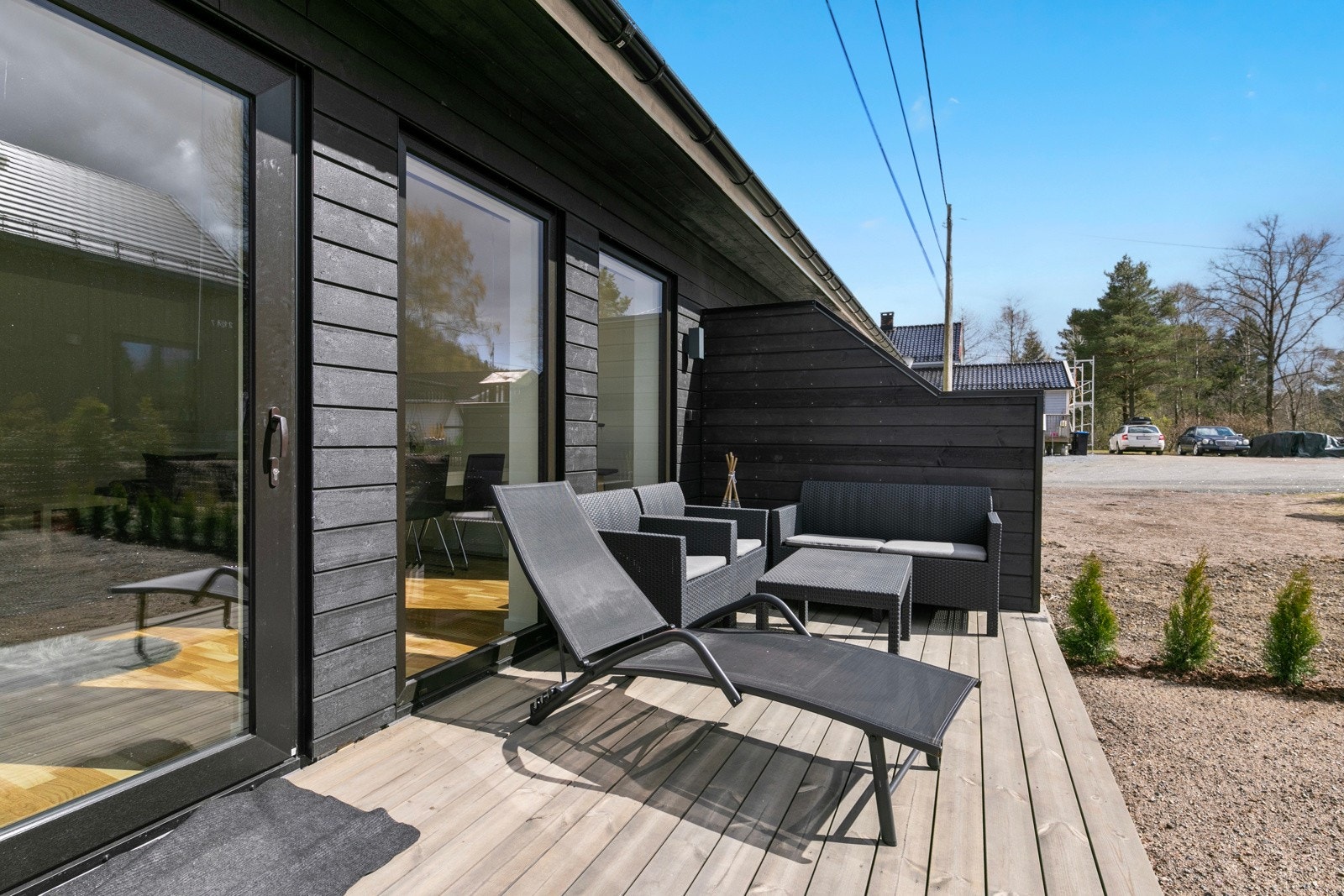 Fra stua er det utgang til en fin markterrasse. Galleribilde