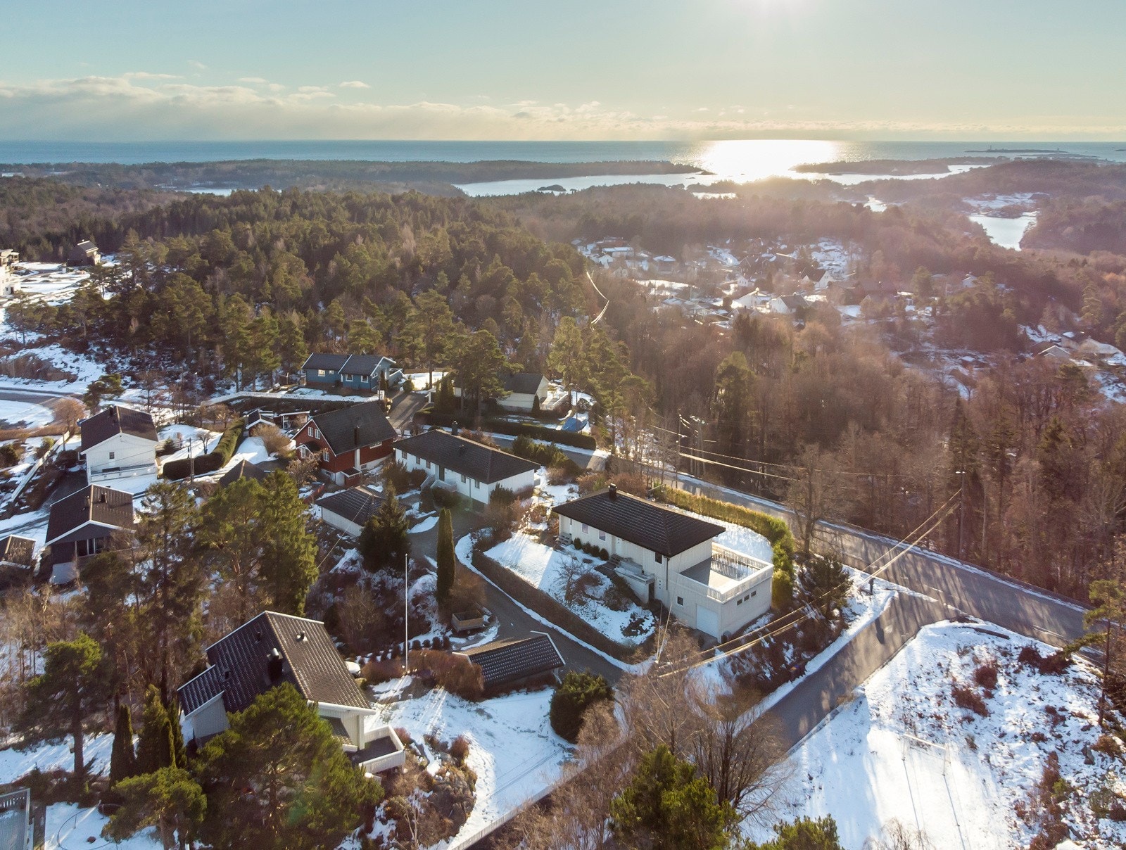 Eiendommen ligger i den "gamle" delen av Tybakken boligfelt Galleribilde