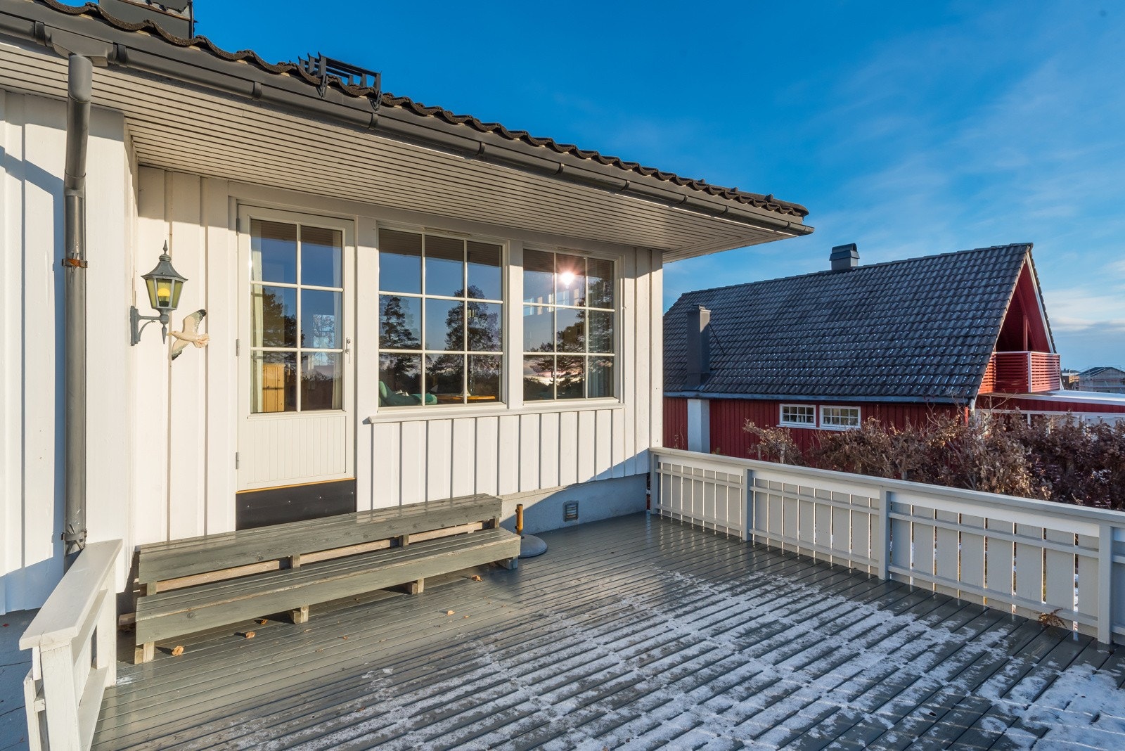 På eiendommen er det sol fra ca. 05.00 til ca. 22.00 midtsommerstid. Galleribilde