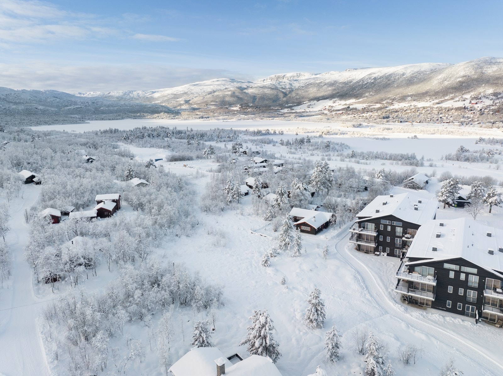 Den populære Ustedalsfjorden ligger like ved Galleribilde