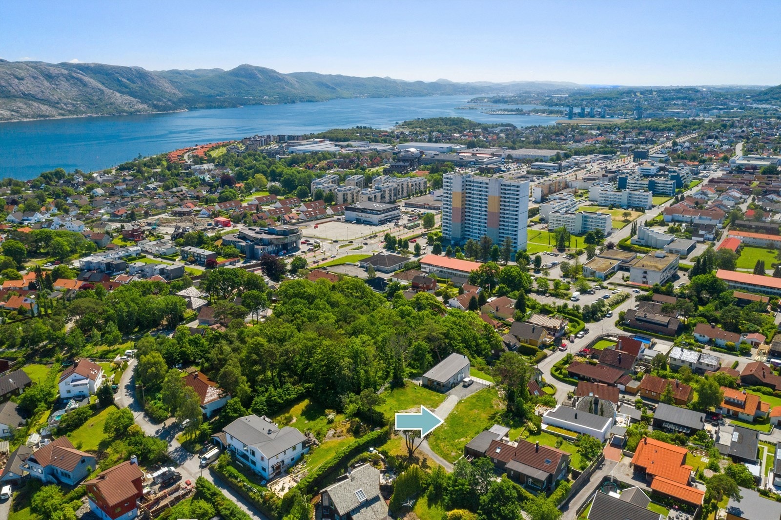 Nærmeste nabo er Eikeberget, en fantastisk grønn oase. Galleribilde