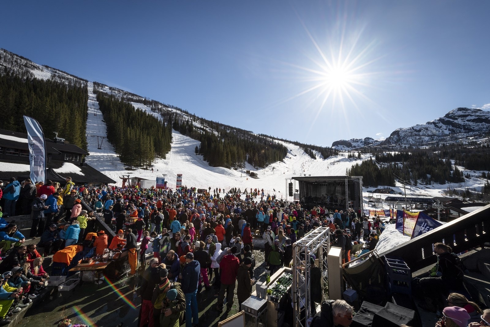 Skisesongen i Hemsedal er lang og rundes av med konserter under 1. Mai Festivalen! Foto SkiStar Hemsedal. Galleribilde
