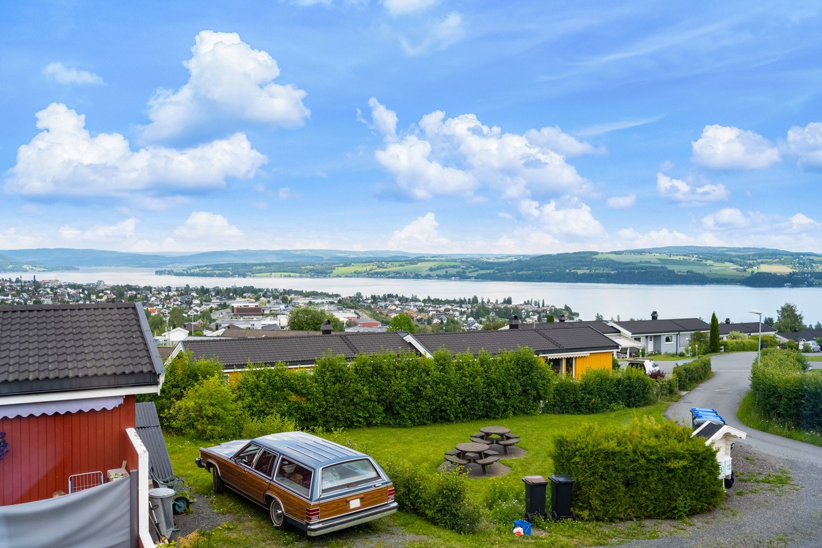 Fin utsikt over byen og Mjøsa! Galleribilde