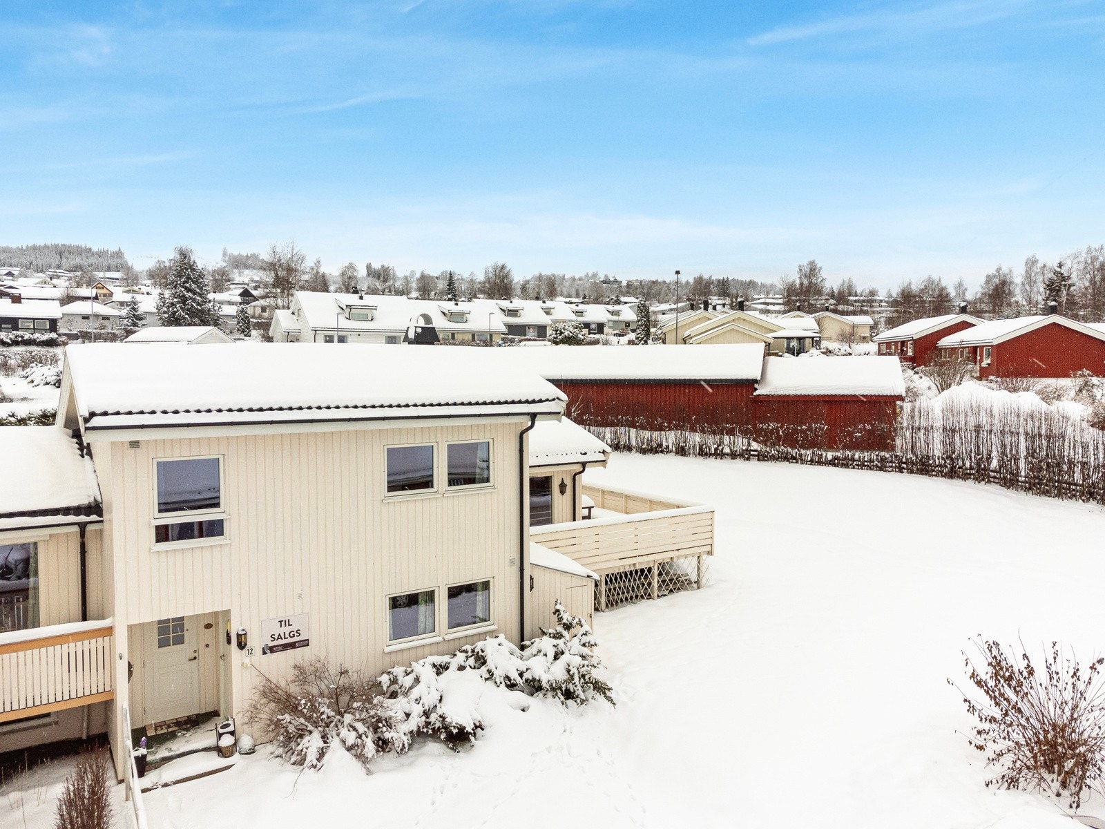 Boligen ligger i Bøle Borettslag på Vindingstad, rett sør for Gjøvik bysentrum, godt skjermet fra alle store hovedveier. Galleribilde