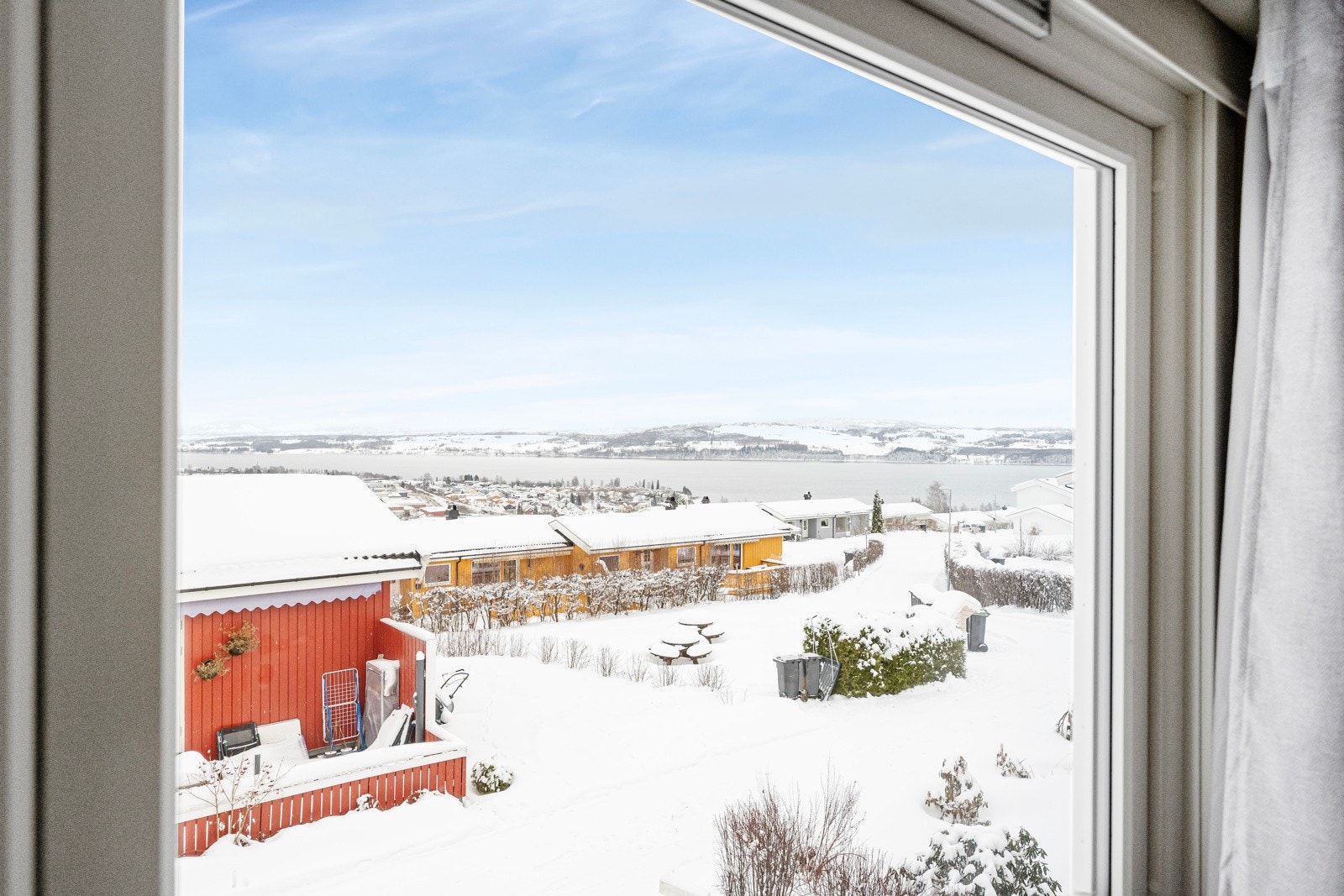 Utsikten er like fin med vinterlandskap utenfor! Galleribilde