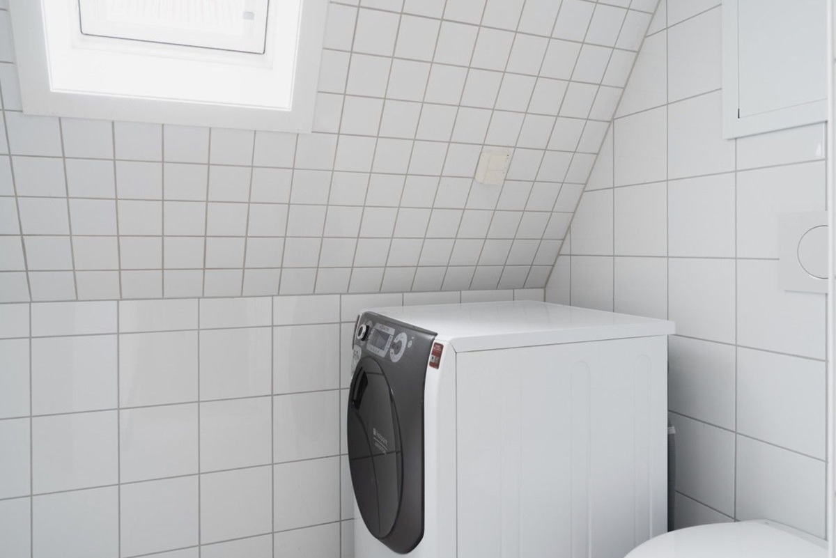 Vaskemaskin på badet Galleribilde