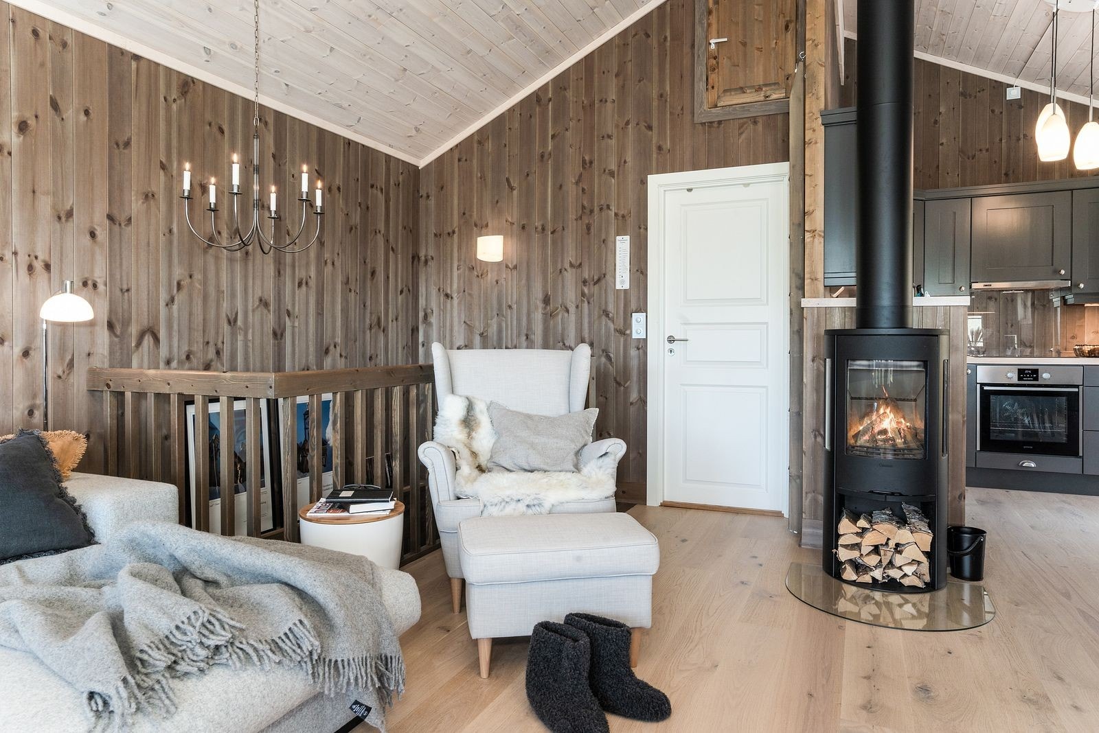 Her kan man flytte rett inn og nyte den flotte eiendommen og de nydelige fjellomgivelsene. Galleribilde
