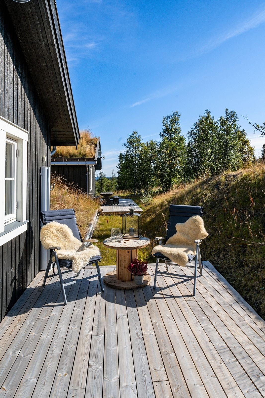 Her kan man flytte seg rundt i takt med solen. Galleribilde