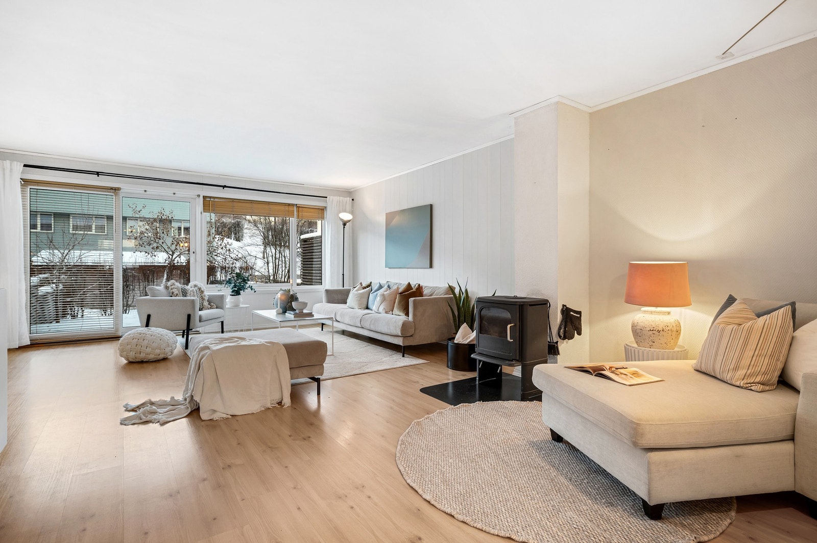 EiendomsMegler 1 ved Jonas Andreassen har gleden av å presentere et flott rekkehus i Nedre flatåsveg 194! Galleribilde