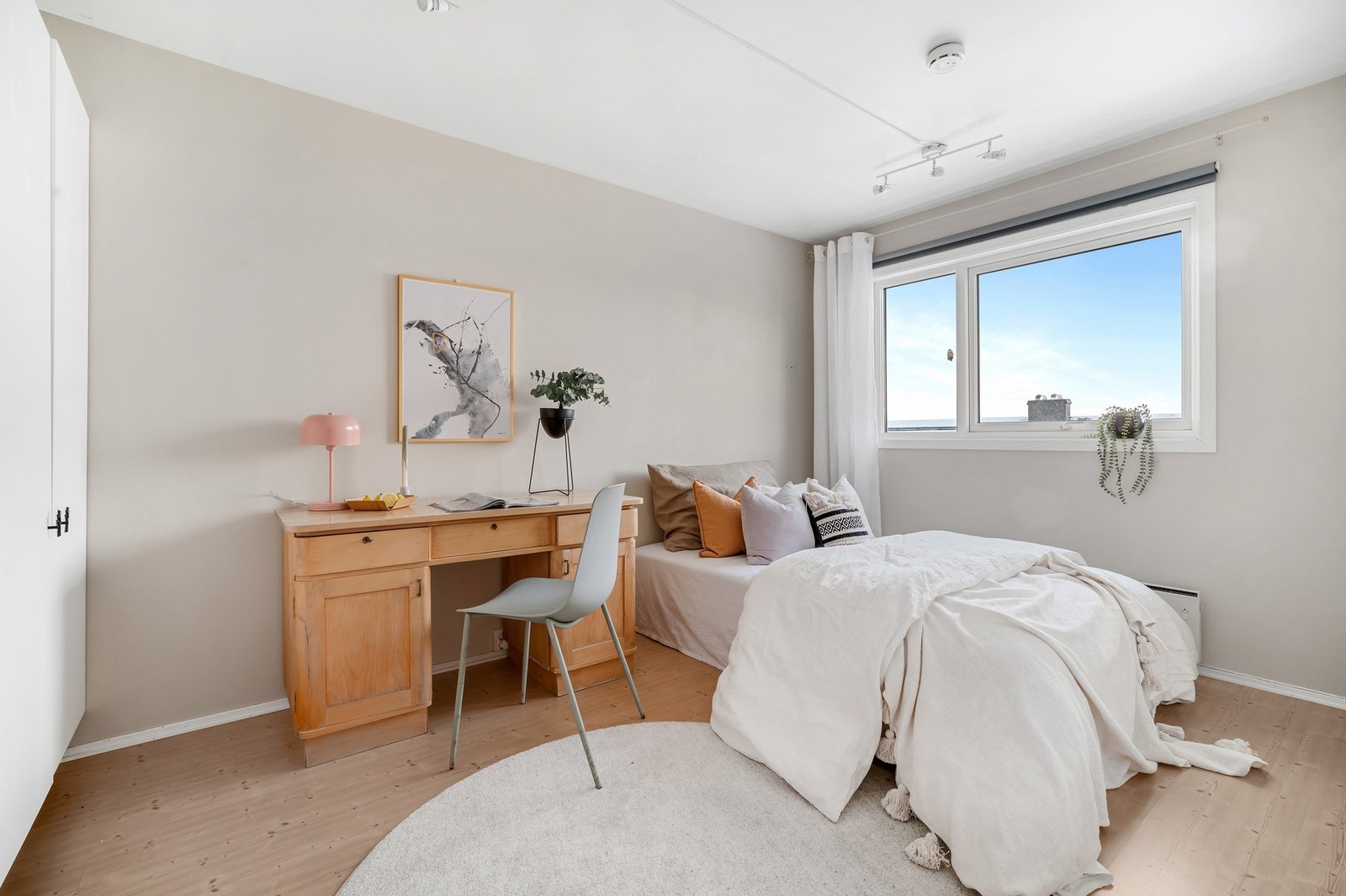 Soverom 2 er på romslige 11,5 kvm. Galleribilde