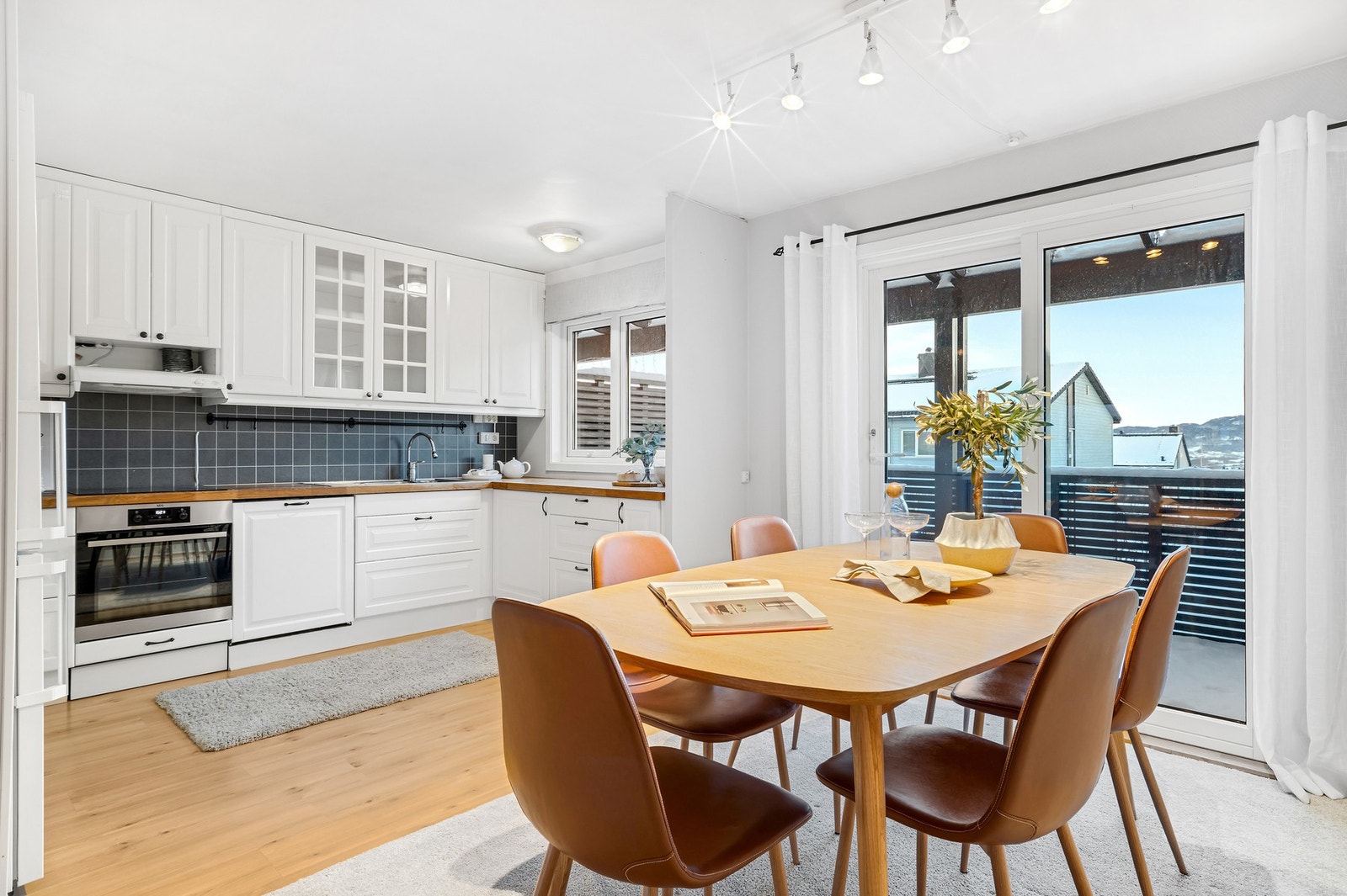 God plass til spisebord ved kjøkkenet. Galleribilde