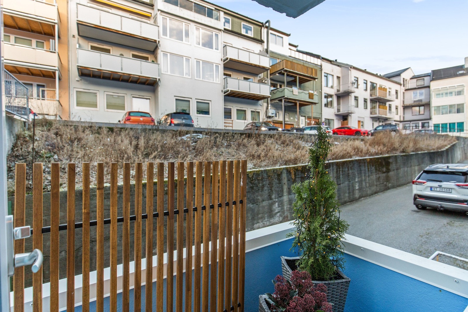 Fra soverom er det utgang til balkong Galleribilde