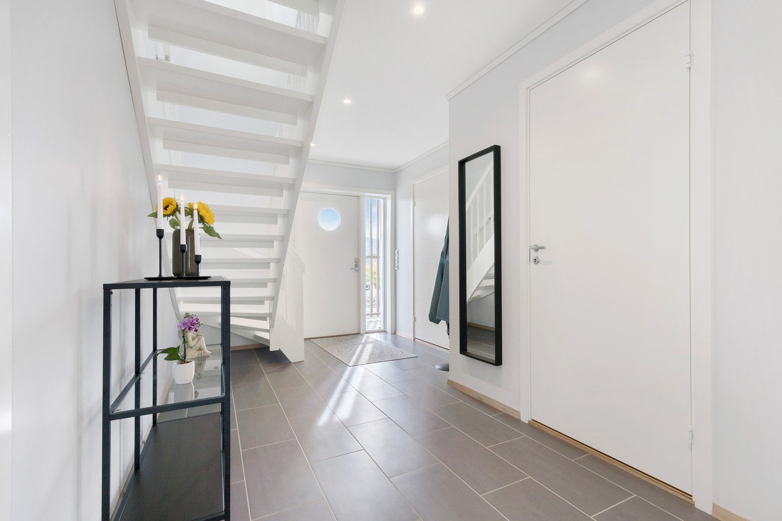 Hallen har god plass til å ta imot gjester. Galleribilde