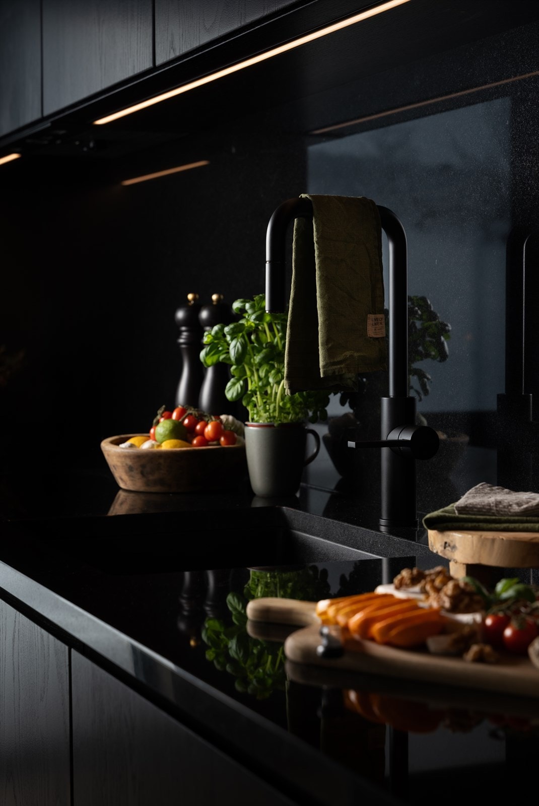 Benkeplater i stein Galleribilde