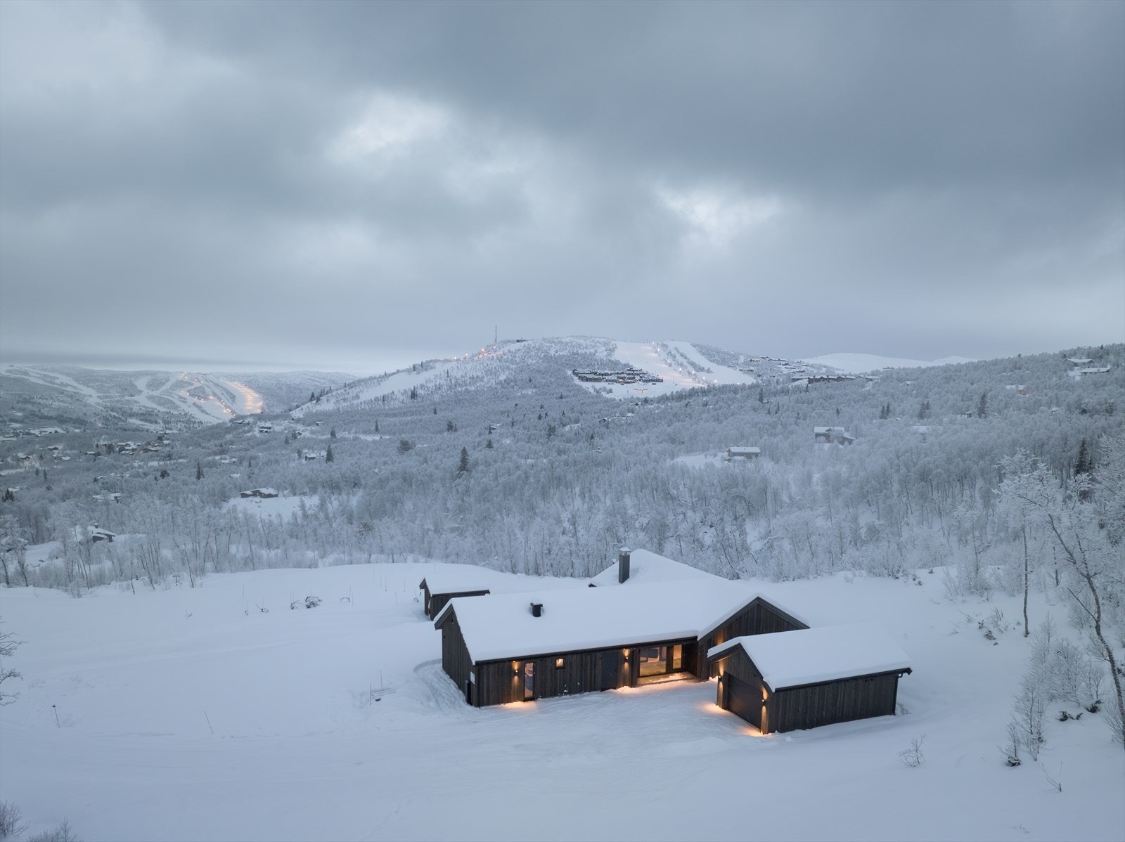 Eiendommen er attraktivt beliggende i Budalen ca. 5 km fra Geilo sentrum. Galleribilde