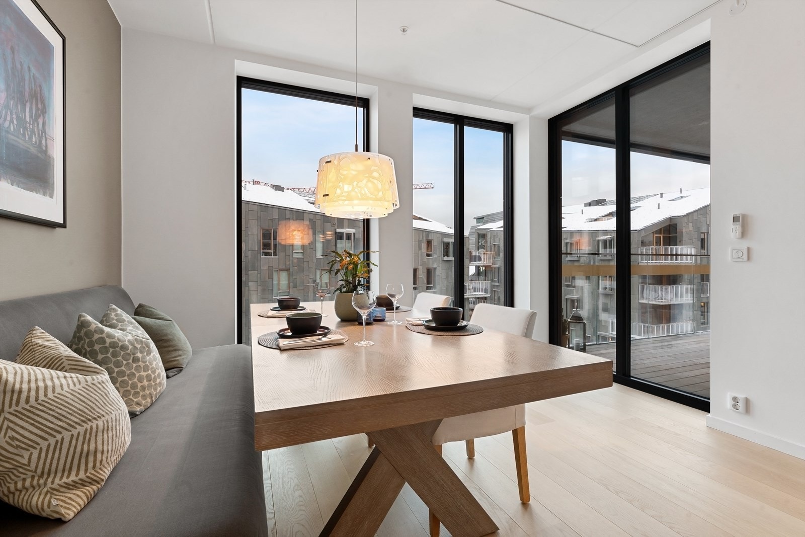 Det er god plass til stort spisebord Galleribilde