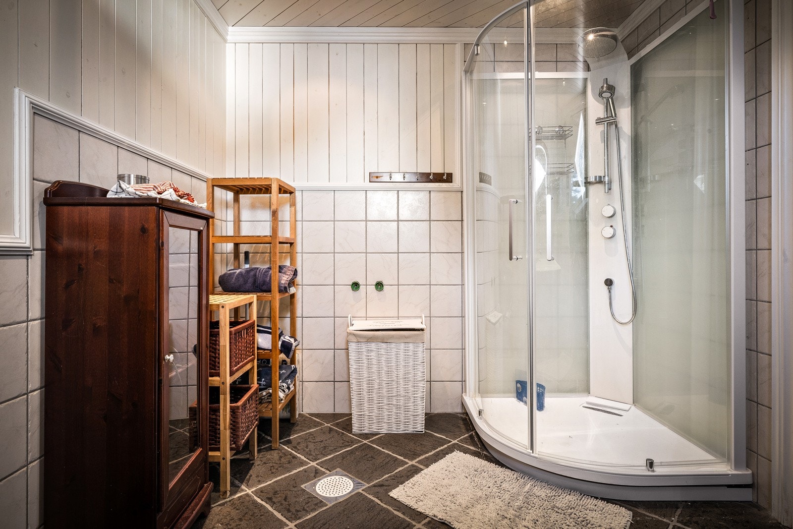 - Badet er på hele 6 kvm - Galleribilde