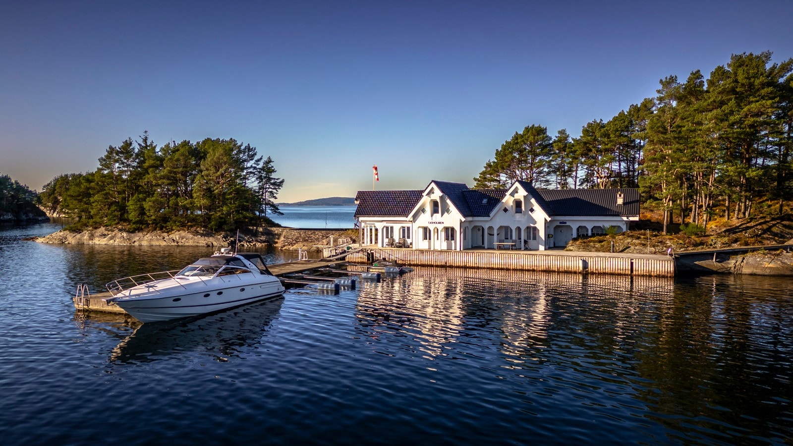 - Eiendommen har meget gode havneforhold - Galleribilde