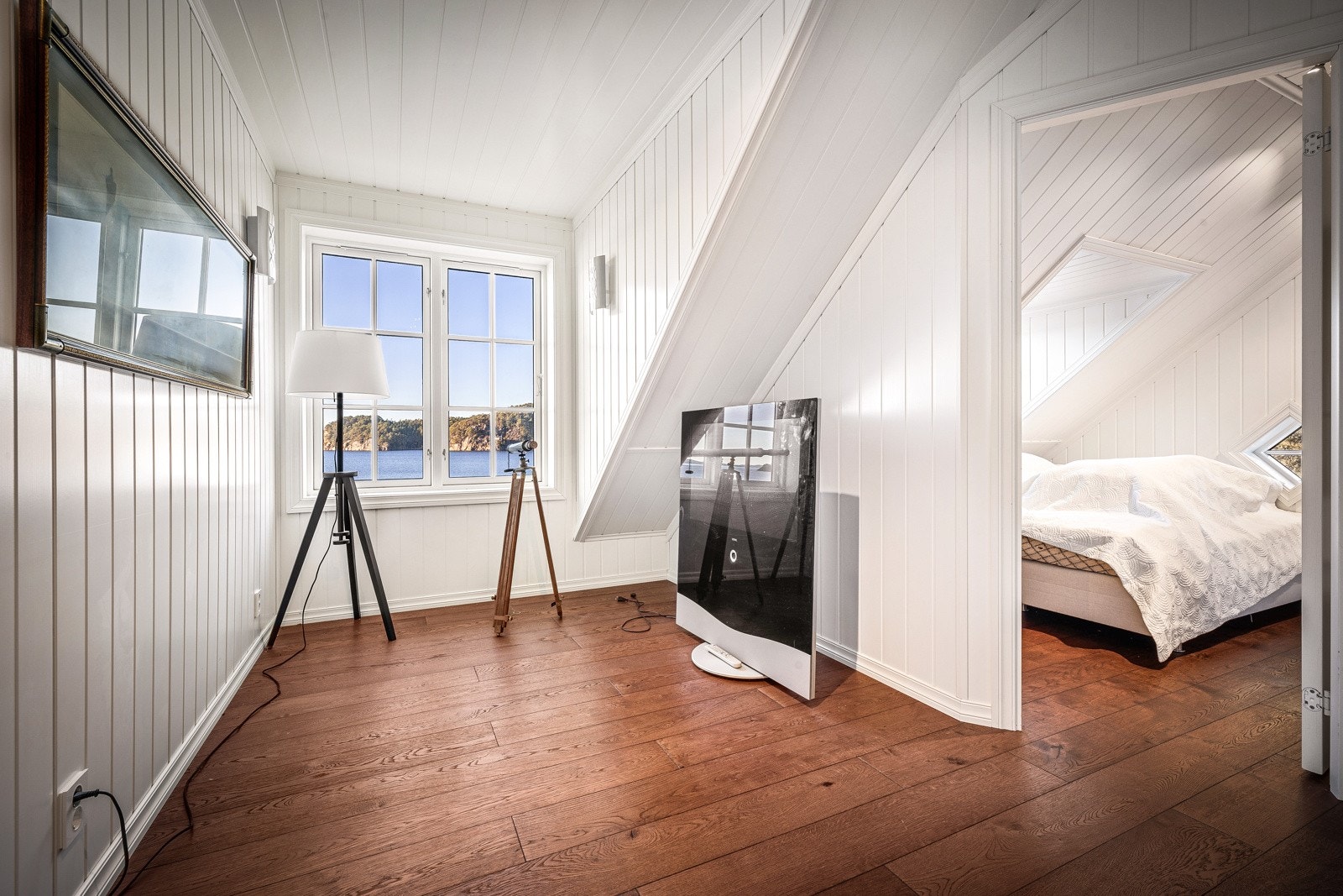 - Gjestehytten har 3 soverom, men mulighet til å gjeste 8 - 10 personer - Galleribilde