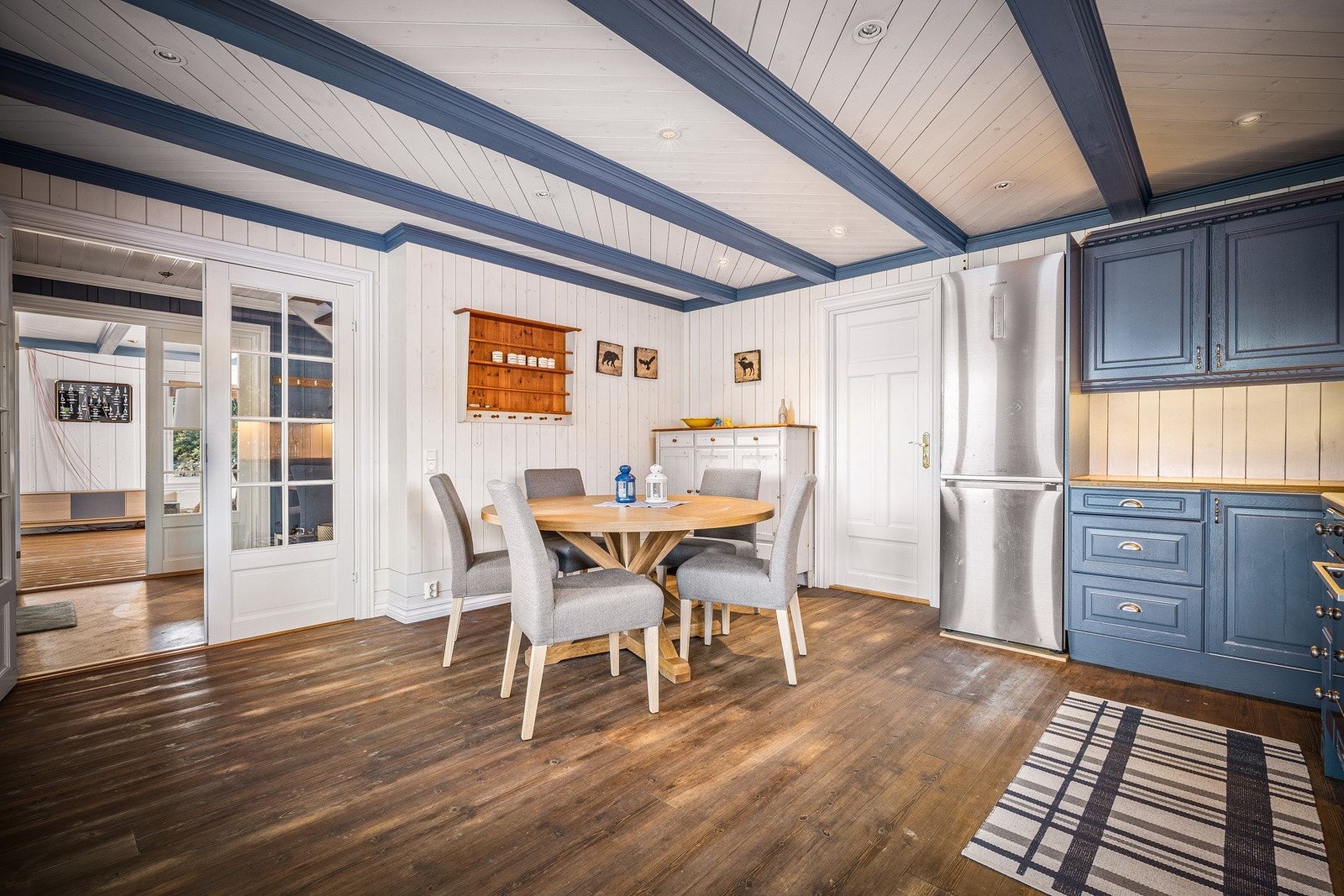 - Kjøkkenet har også god plass til spisebord - Galleribilde