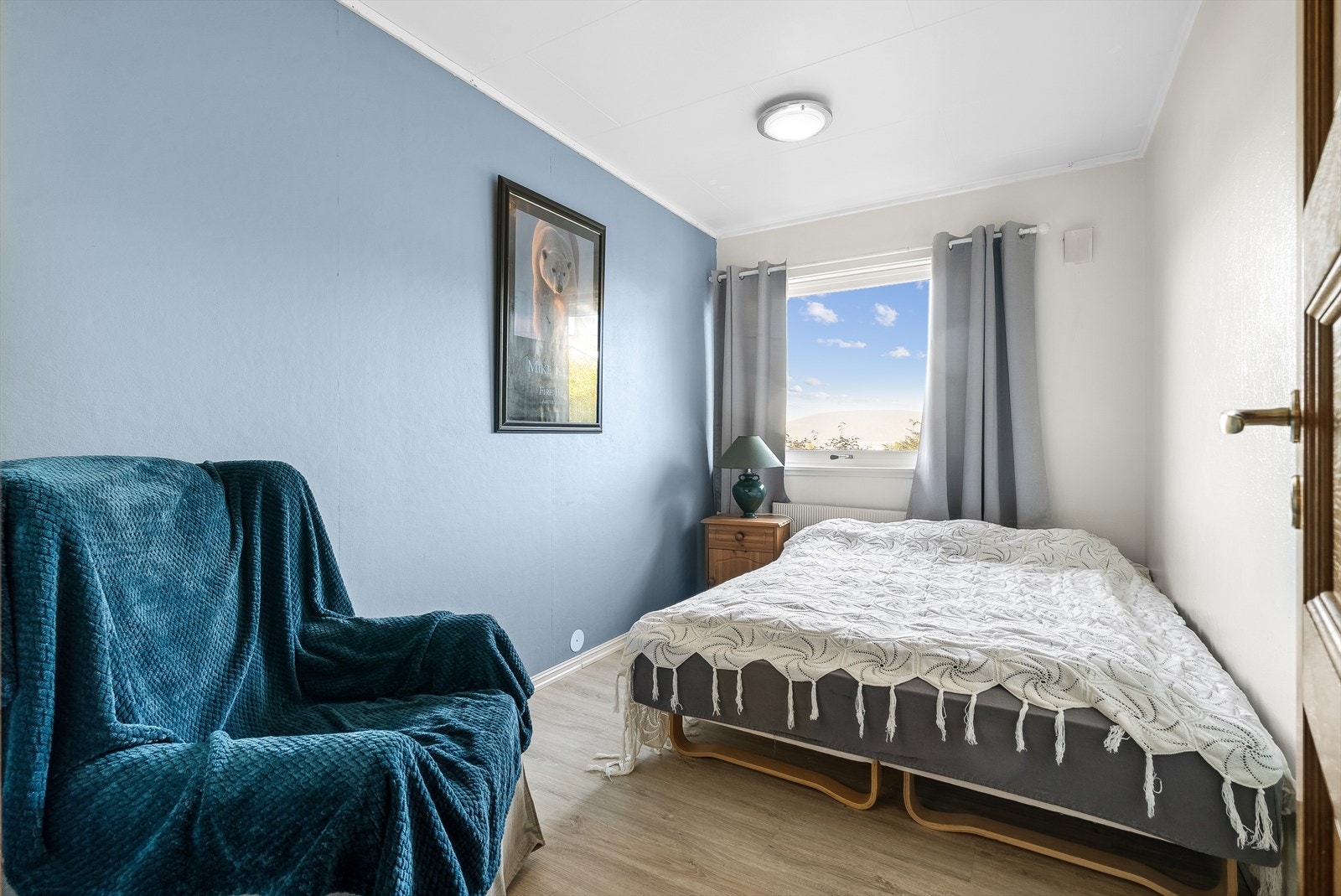 I hovedetasjen finner du 3 av boligens soverom. Rommet byr på muligheter. Galleribilde
