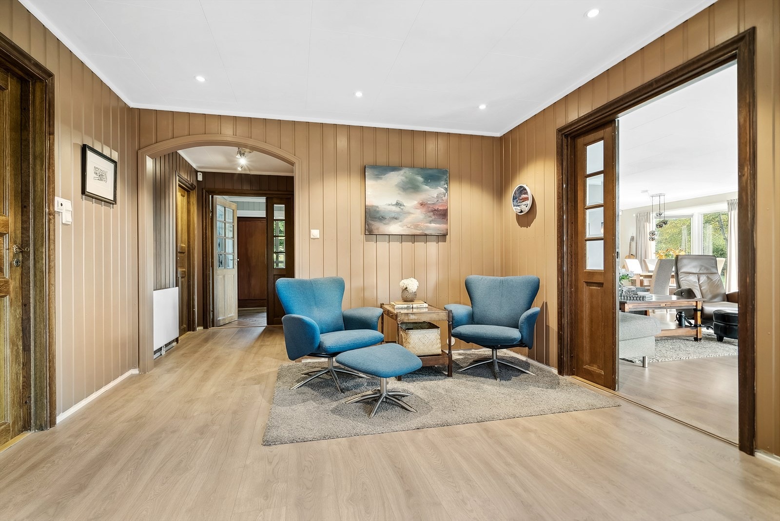 Dørene i huset er i teak og fremstår svært delikate. Galleribilde