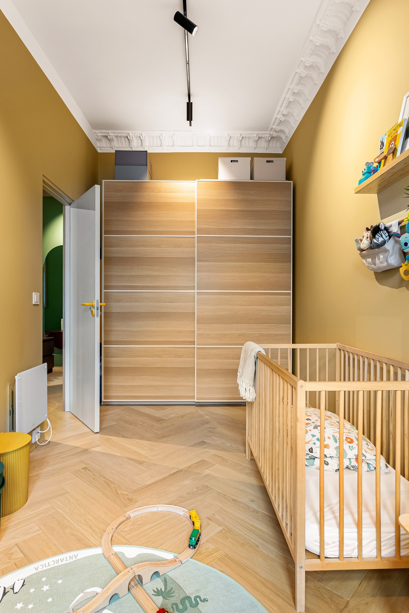 Her er det også montert en praktisk garderobe Galleribilde