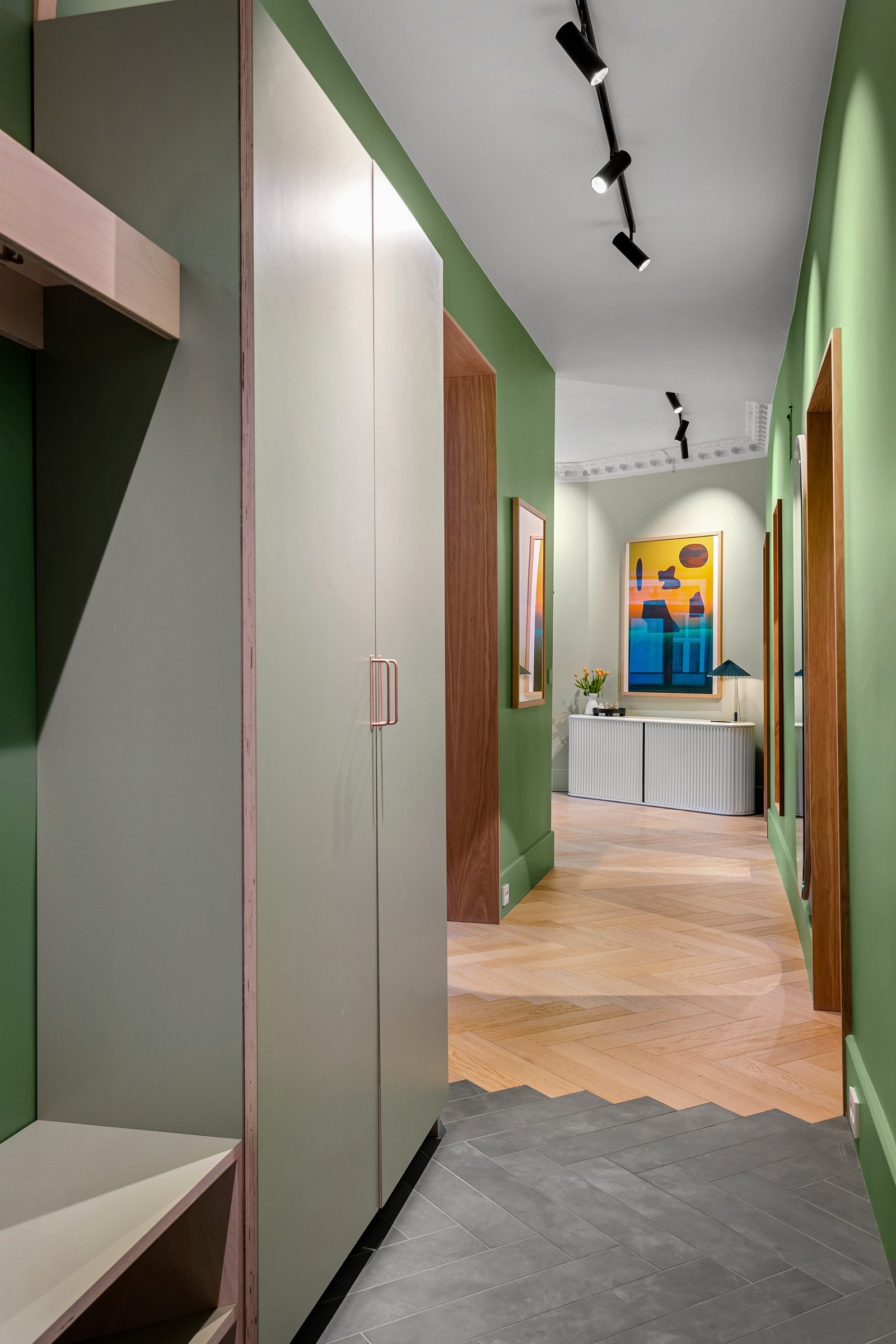 Plassbygget garderobe Galleribilde