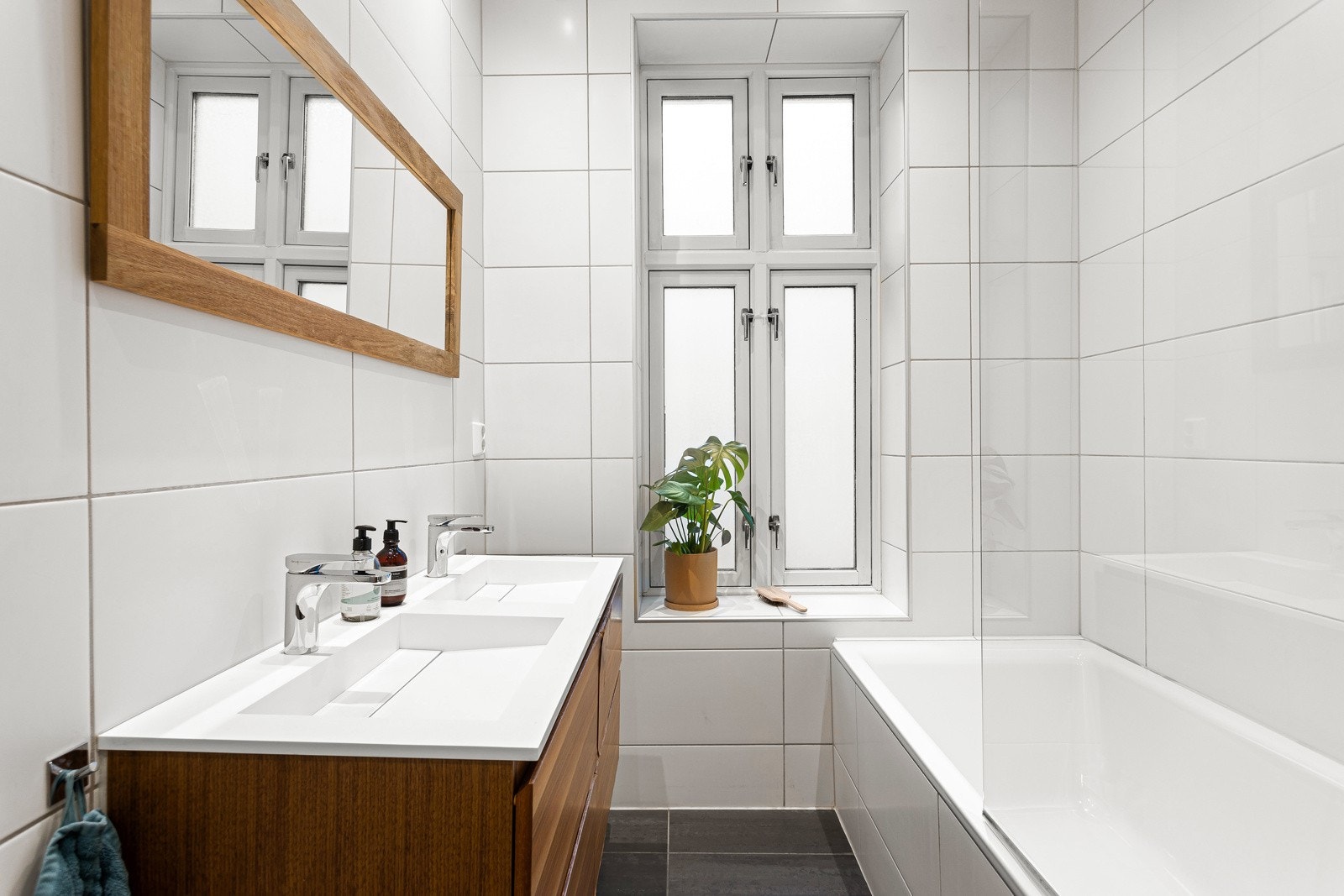 Badet er flislagt med varmekabler og ble oppgradert i 2012 Galleribilde