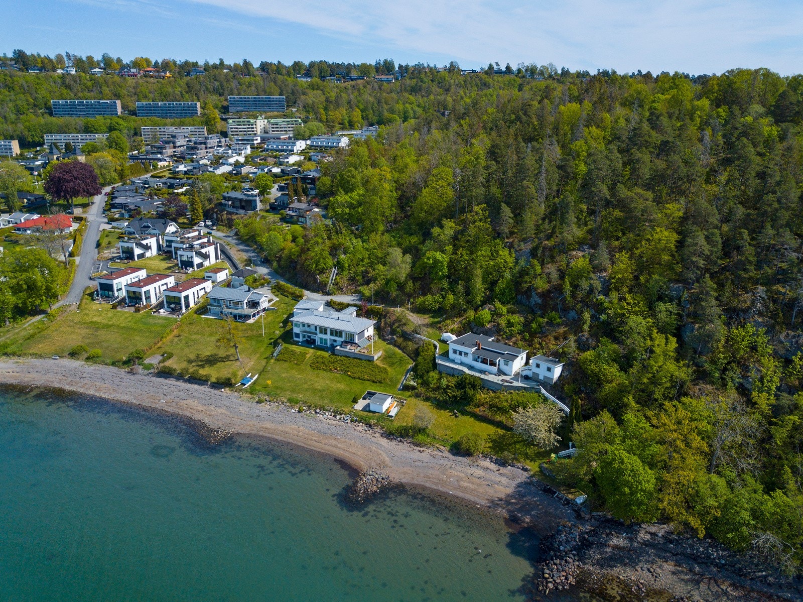 Tomten ligger usjenert og barnevennlig til på populære Refsnes på Jeløy. Galleribilde