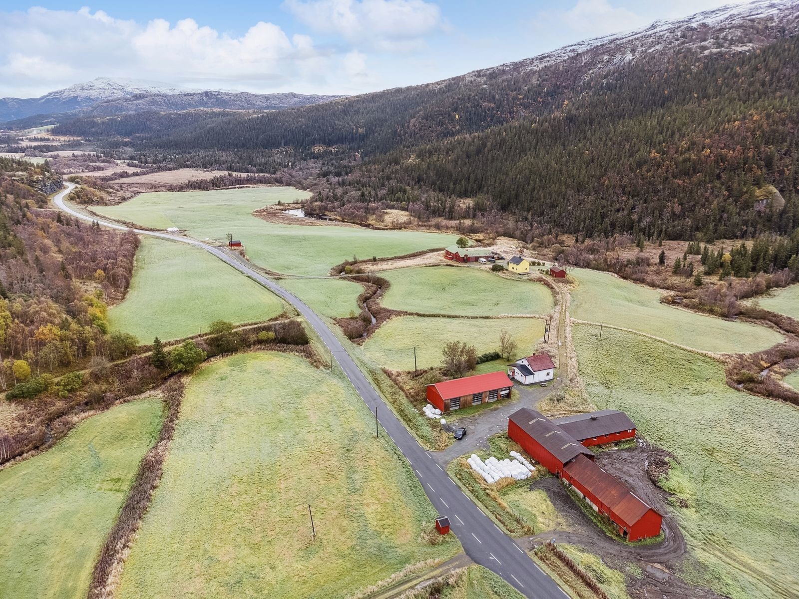 Her bor du i naturskjønne omgivelser med naturen som nærmeste nabo Galleribilde