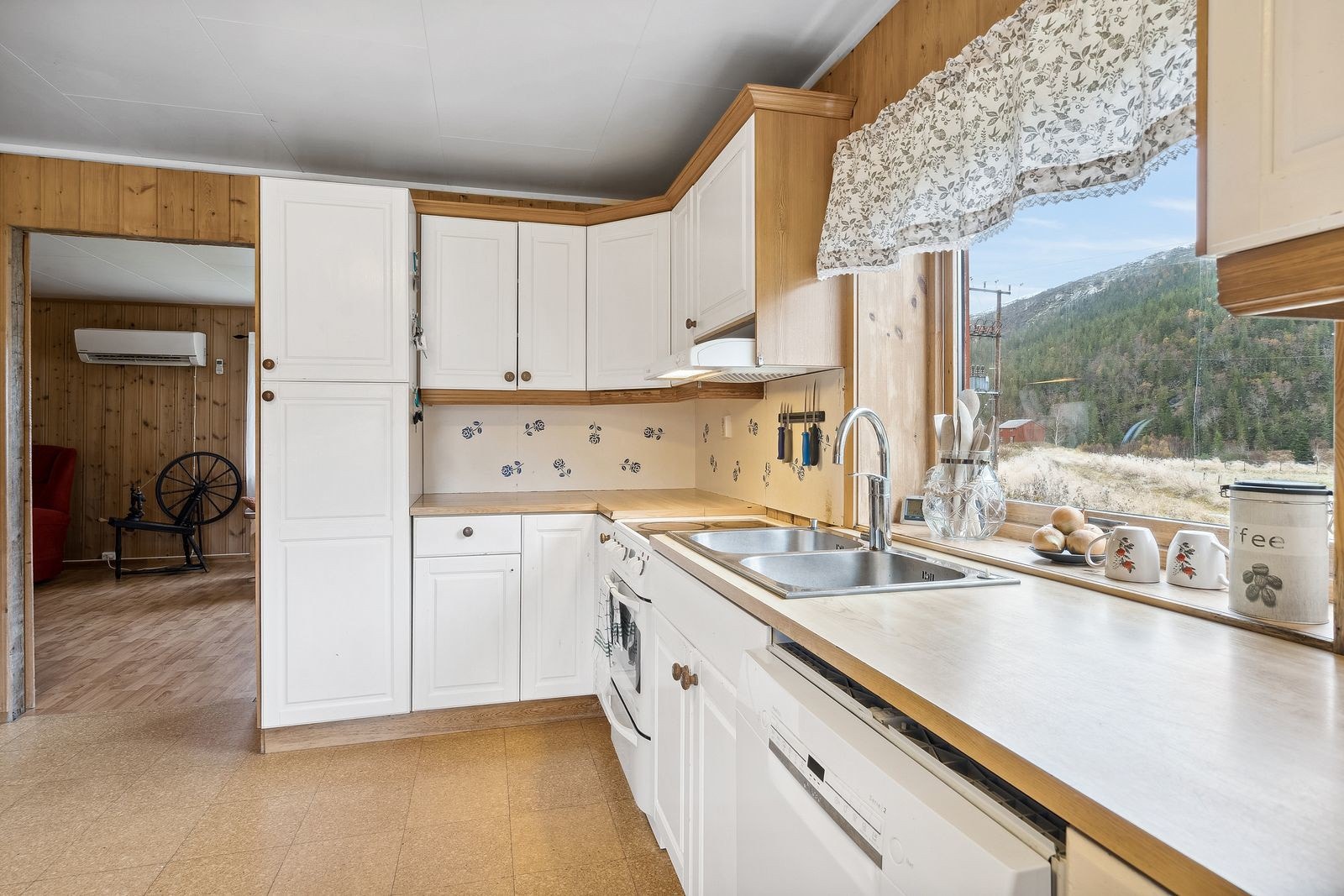 Kjøkken mot stue Galleribilde