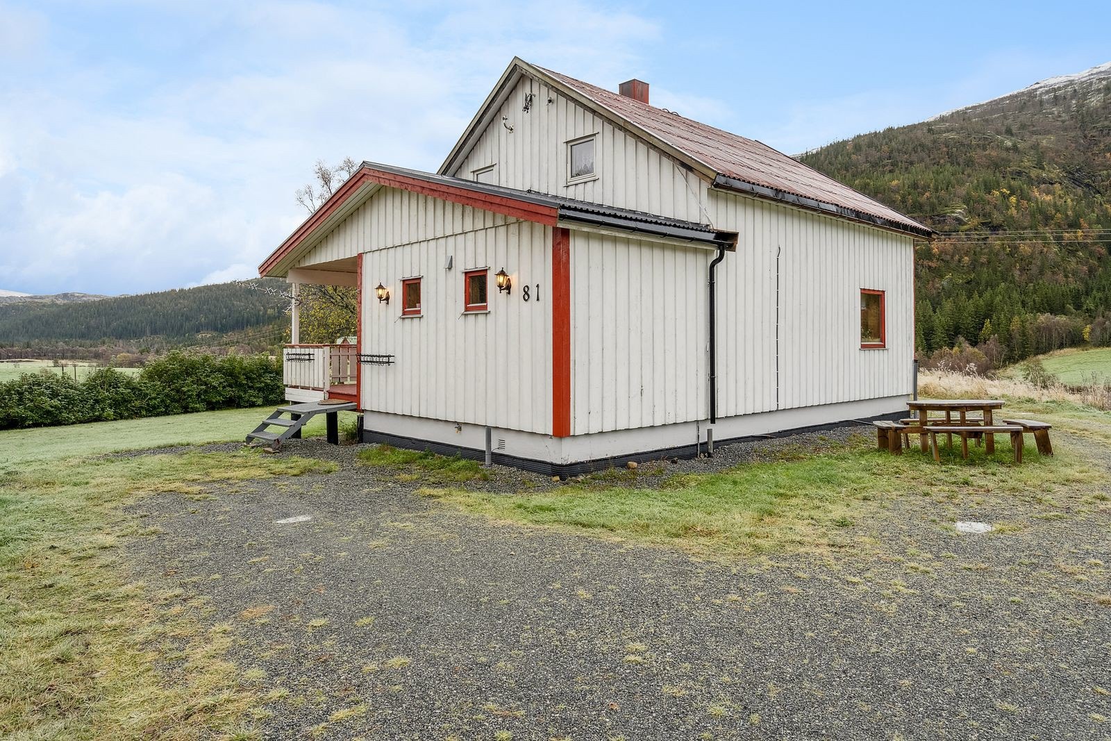 I ca. 2008 ble boligen påbygget med inngangsparti og baderom Galleribilde