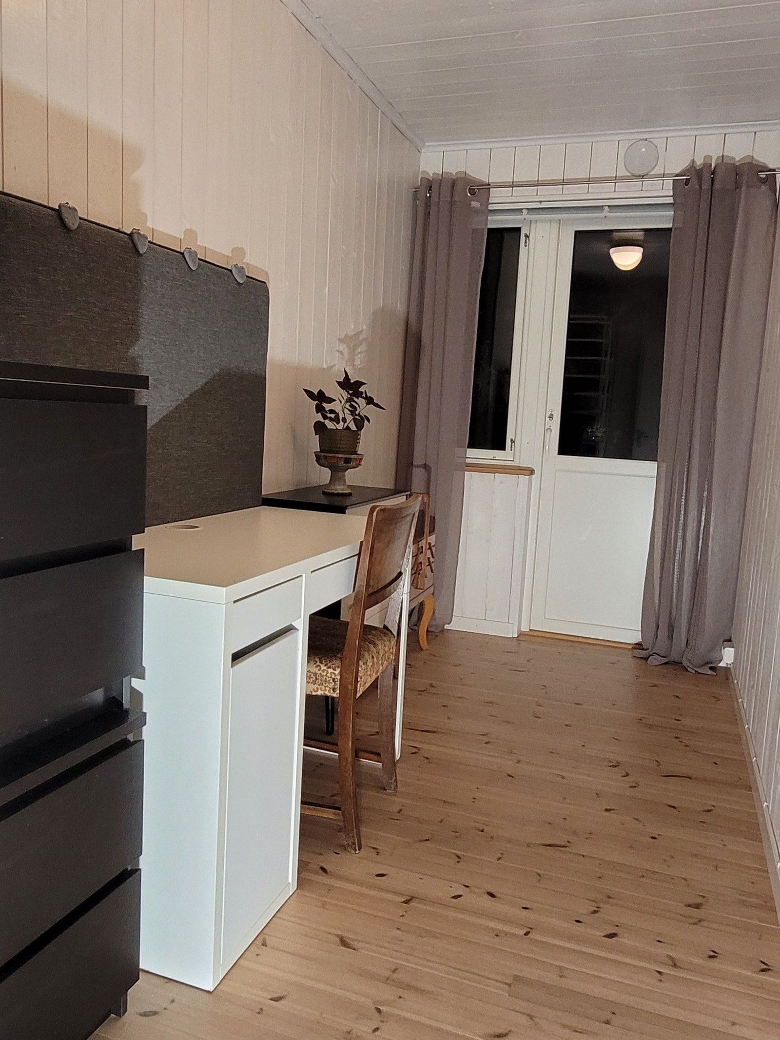 Soverom m/utgang hage Galleribilde
