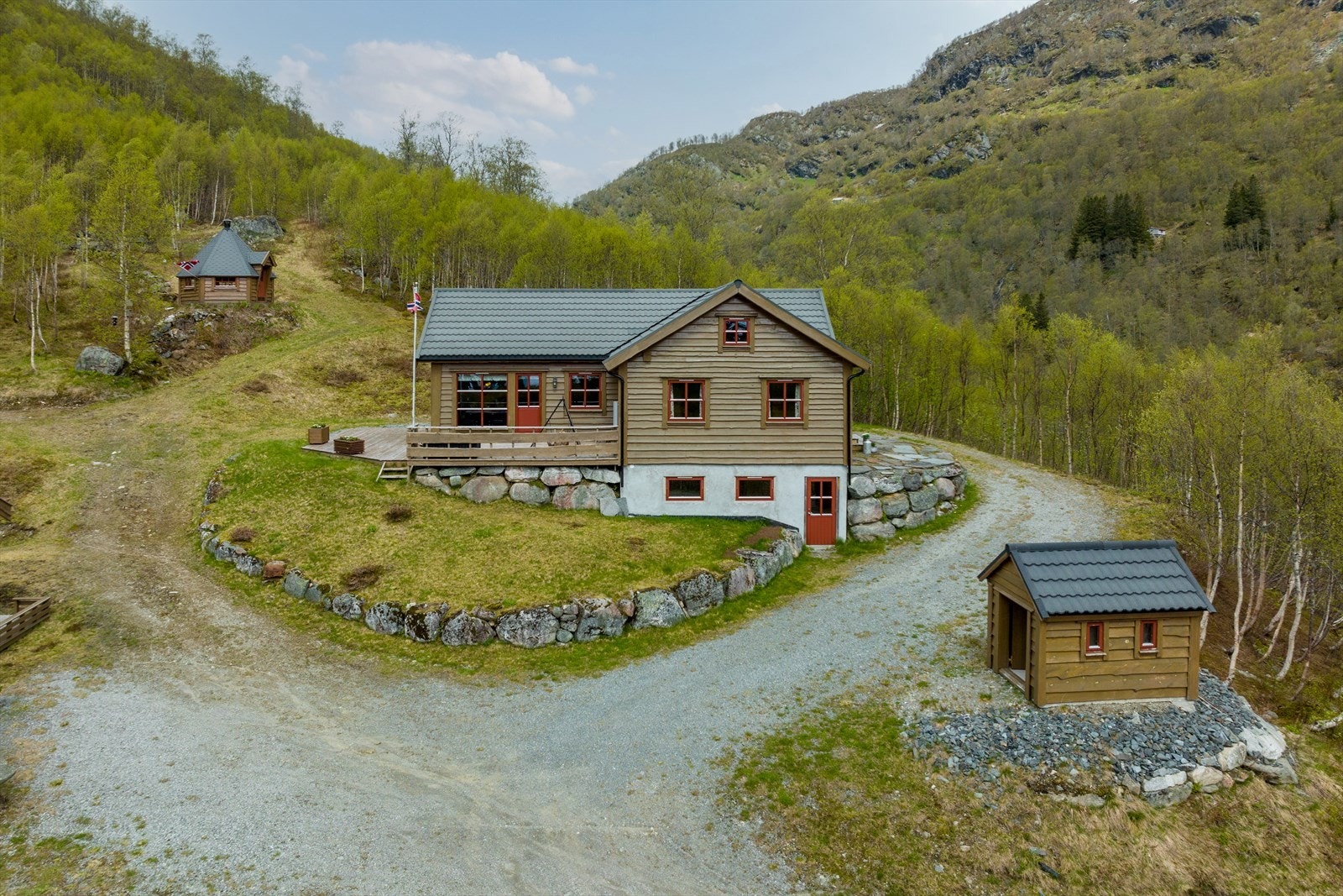 Egen grillhytte og utvendig bod Galleribilde