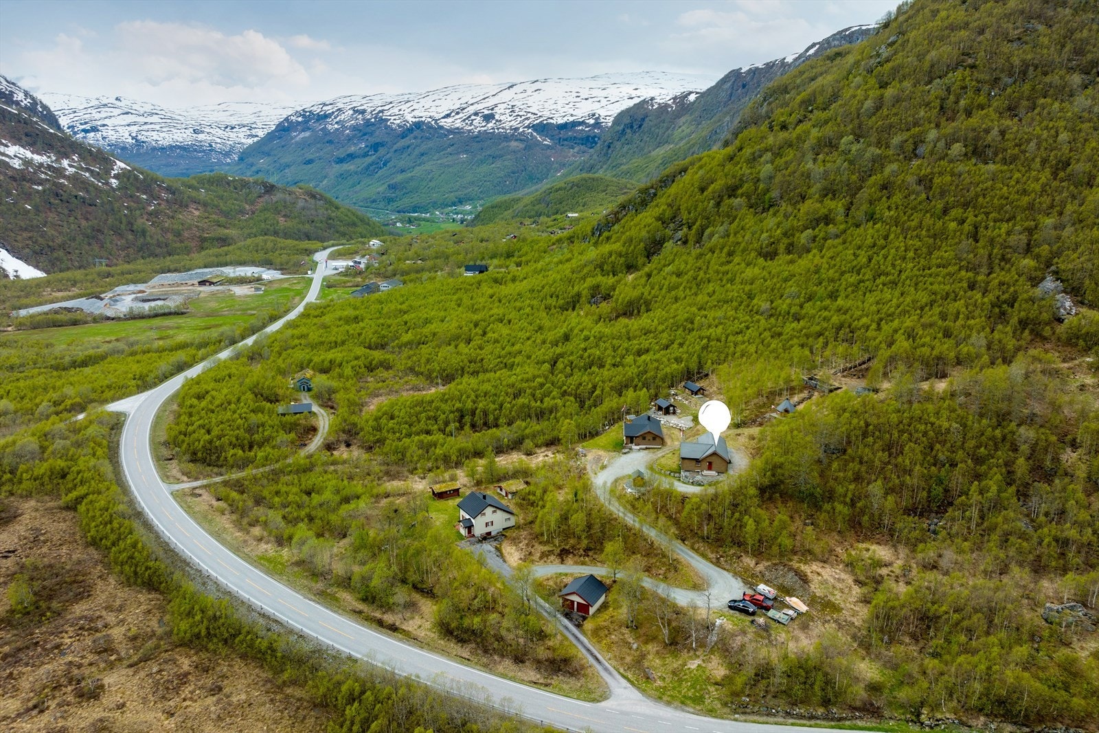Området byr på rike opplevelser i fjellheimen, sommer som vinter Galleribilde