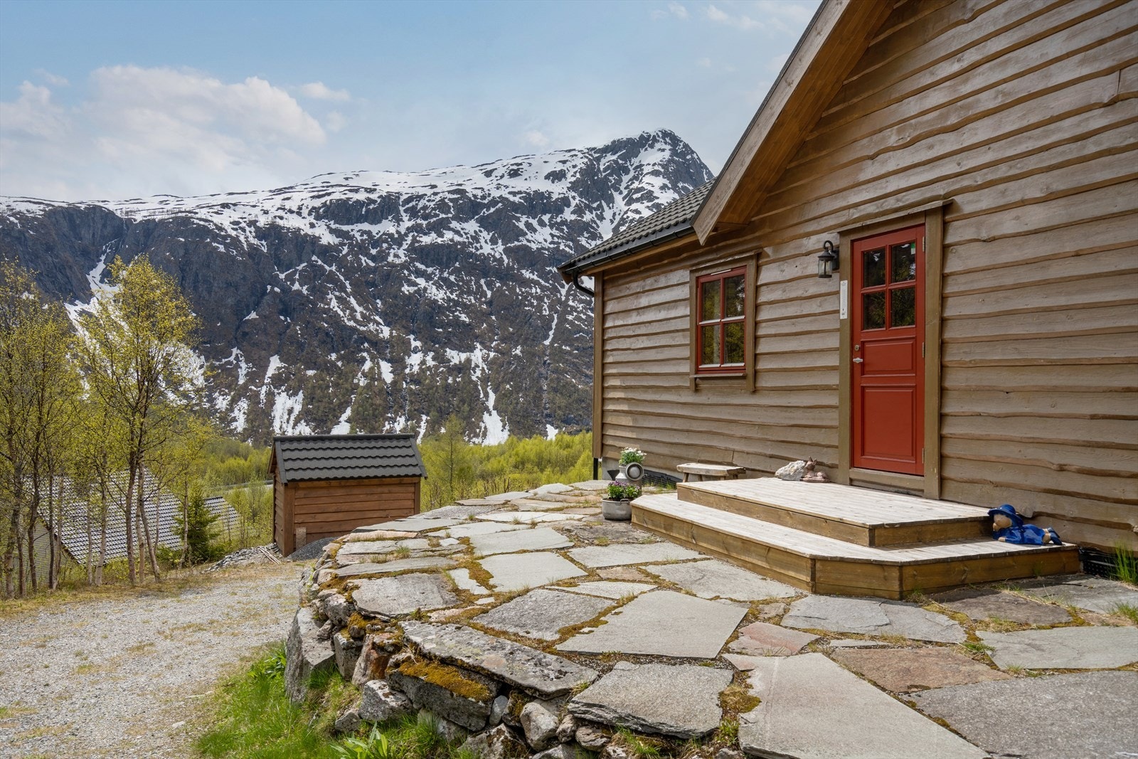 Skiferbelagt inngangsparti Galleribilde