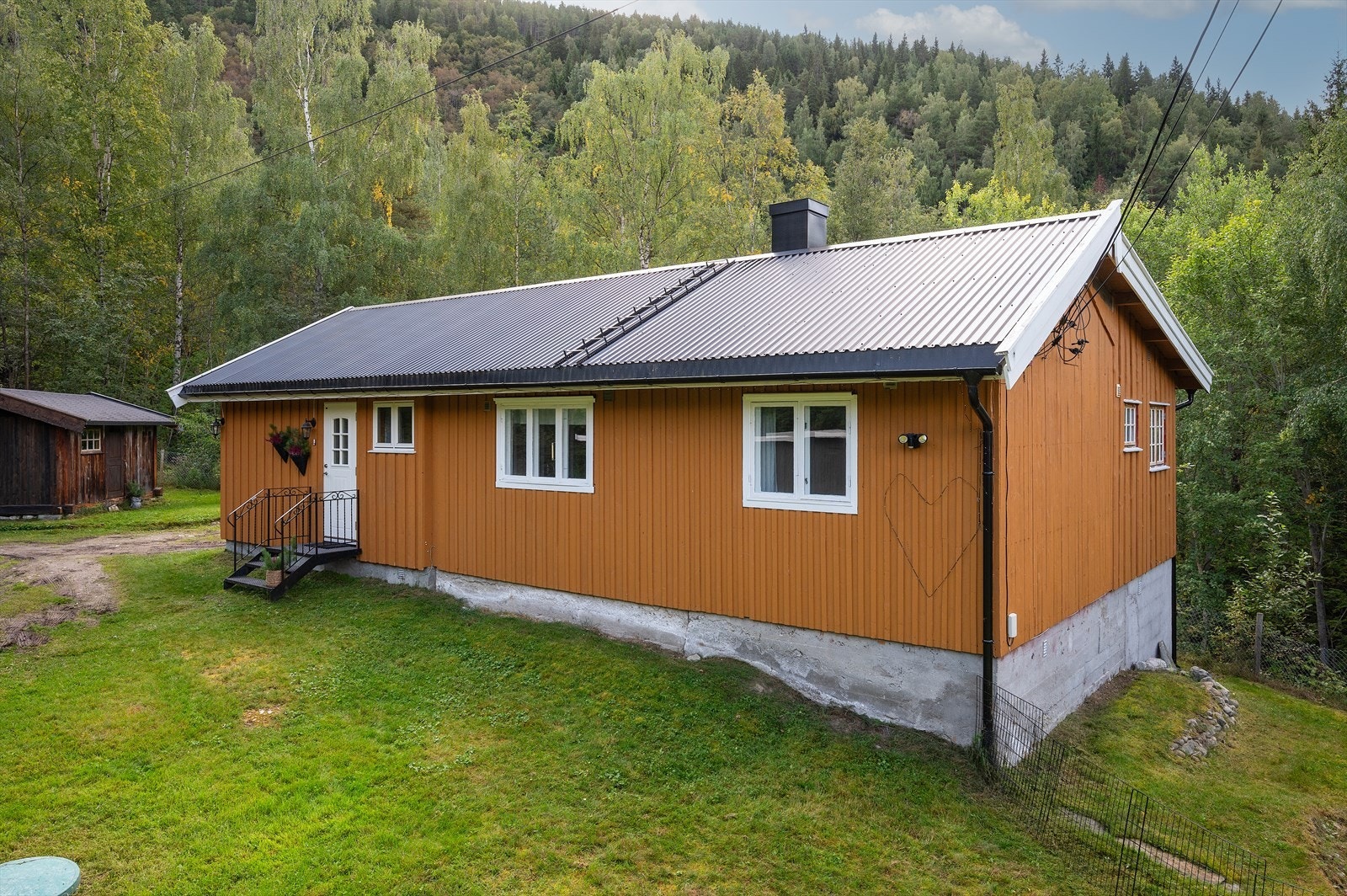 I fra eiendommen tar det ca. 8 minutter å kjøre til Otta sentrum med bla. kjøpesenter, skoler og barnehage. Galleribilde
