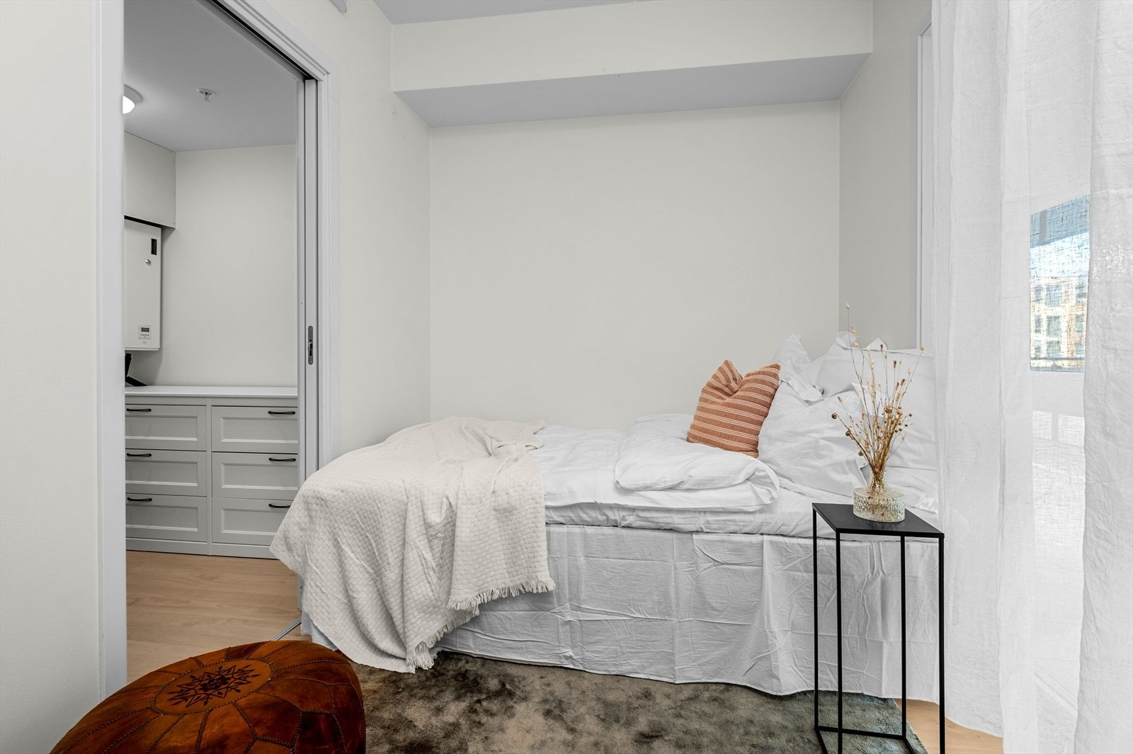 Fra det ene soverommet er det inngang til stor innvendig bod på 3 m². Galleribilde