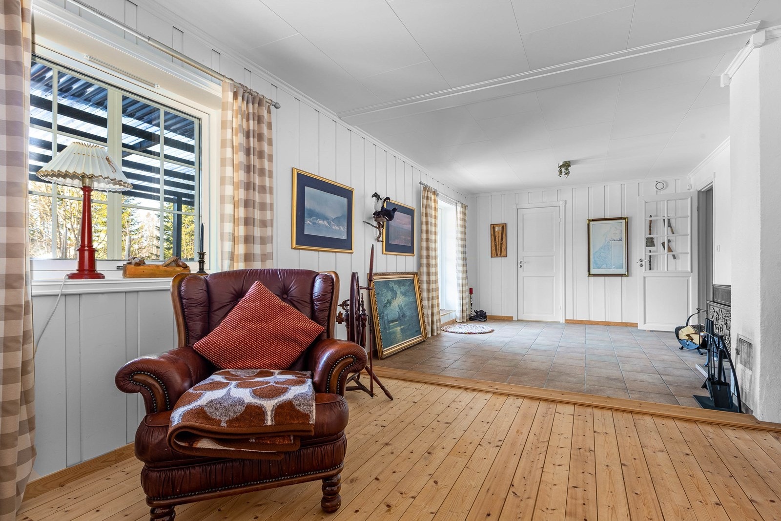 Kjellerstuen har utgang til terreng. Galleribilde