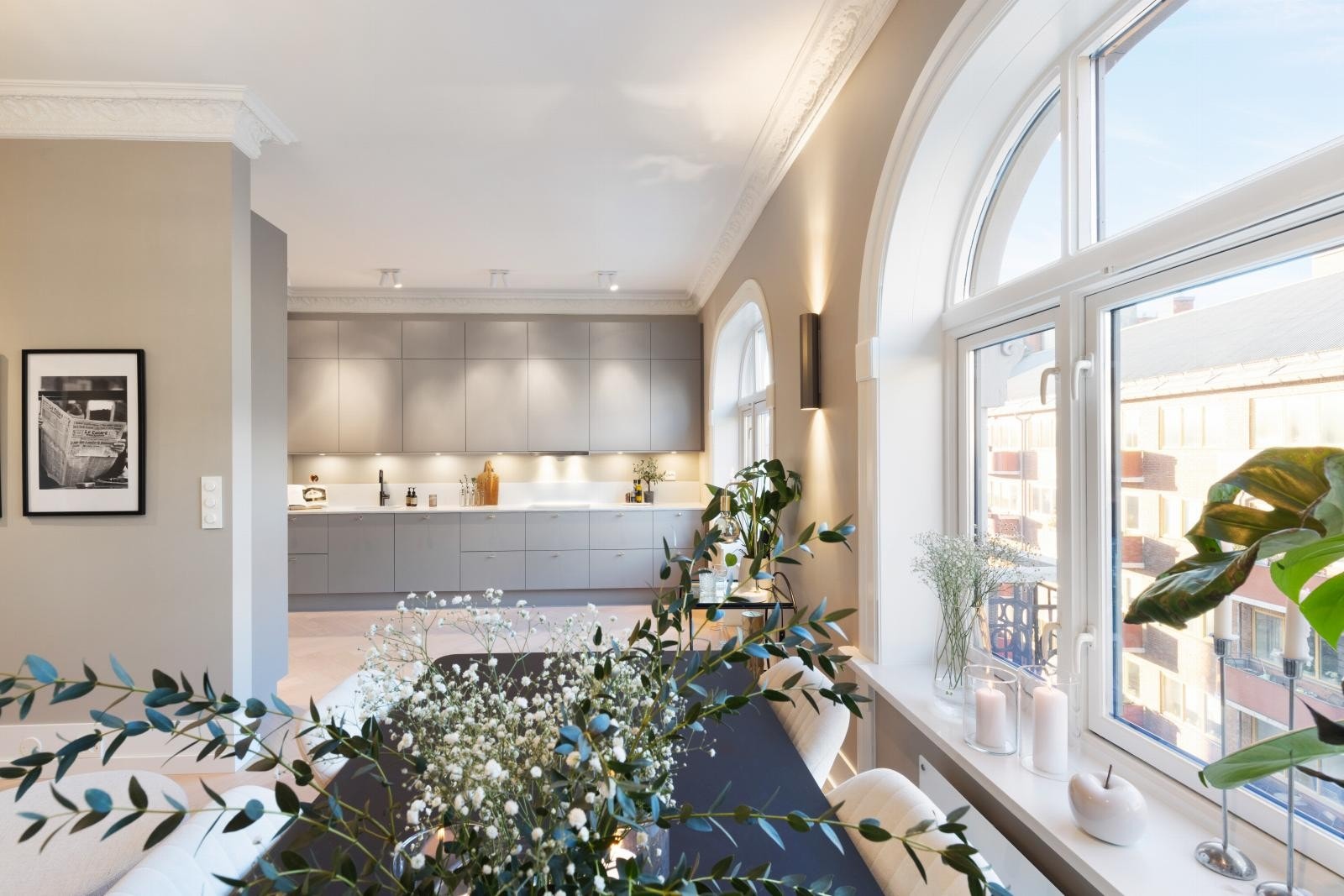 Leiligheten ble totaloppusset i 2023 og fremstår med meget høy standard. Galleribilde