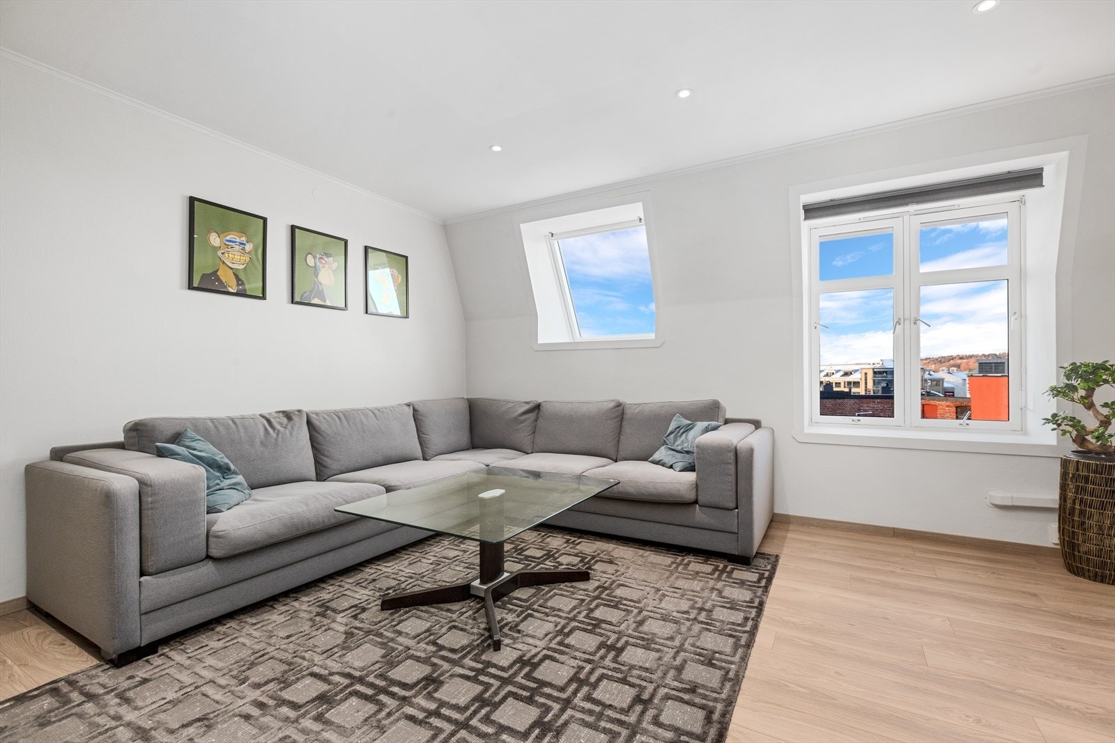 Lys og trivelig stue malt i tidsriktige og moderne farger Galleribilde