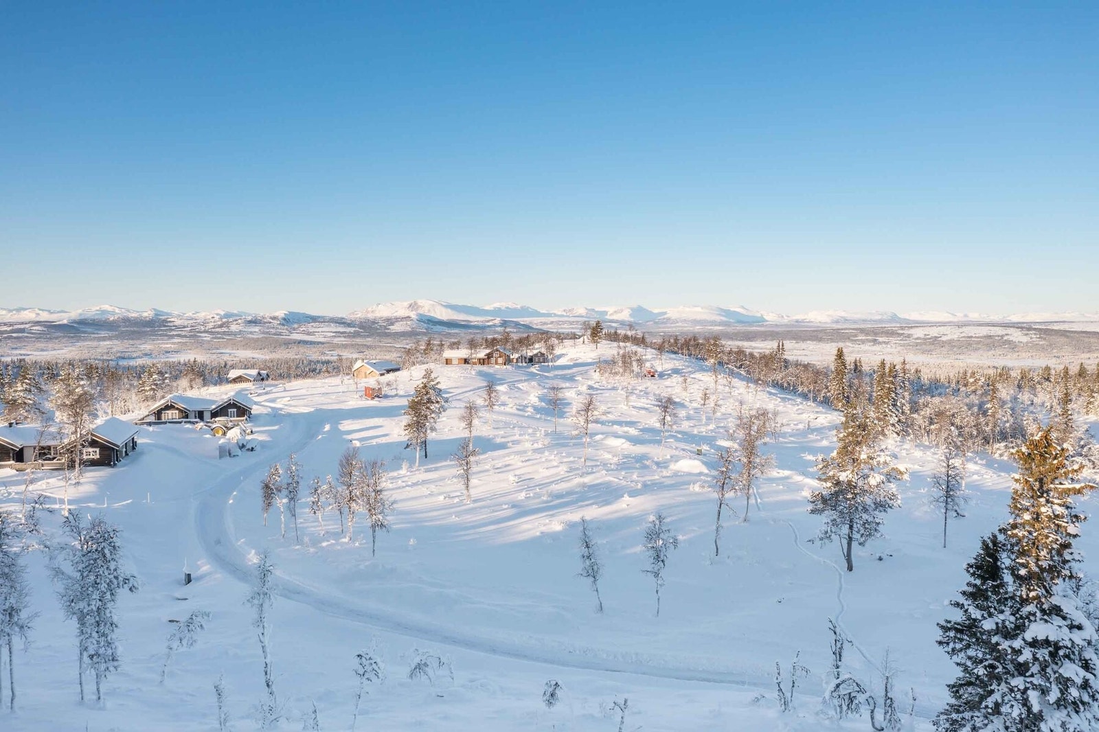 Dronefoto over tomtene Galleribilde