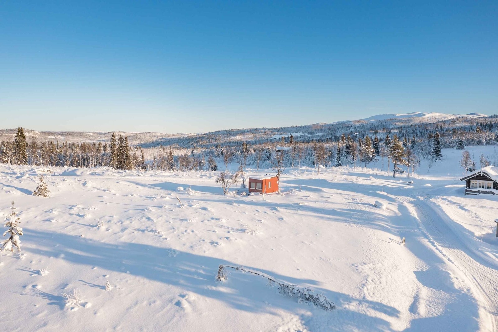 Dronefoto over tomtene Galleribilde