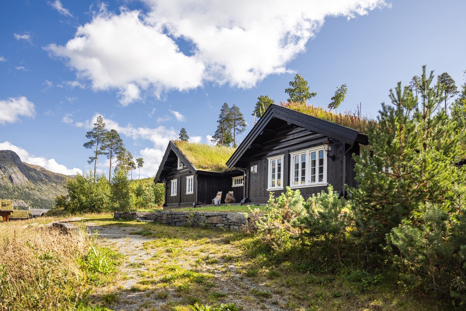 Hytta har terrasse på begge sider - Her fra forsiden. Galleribilde