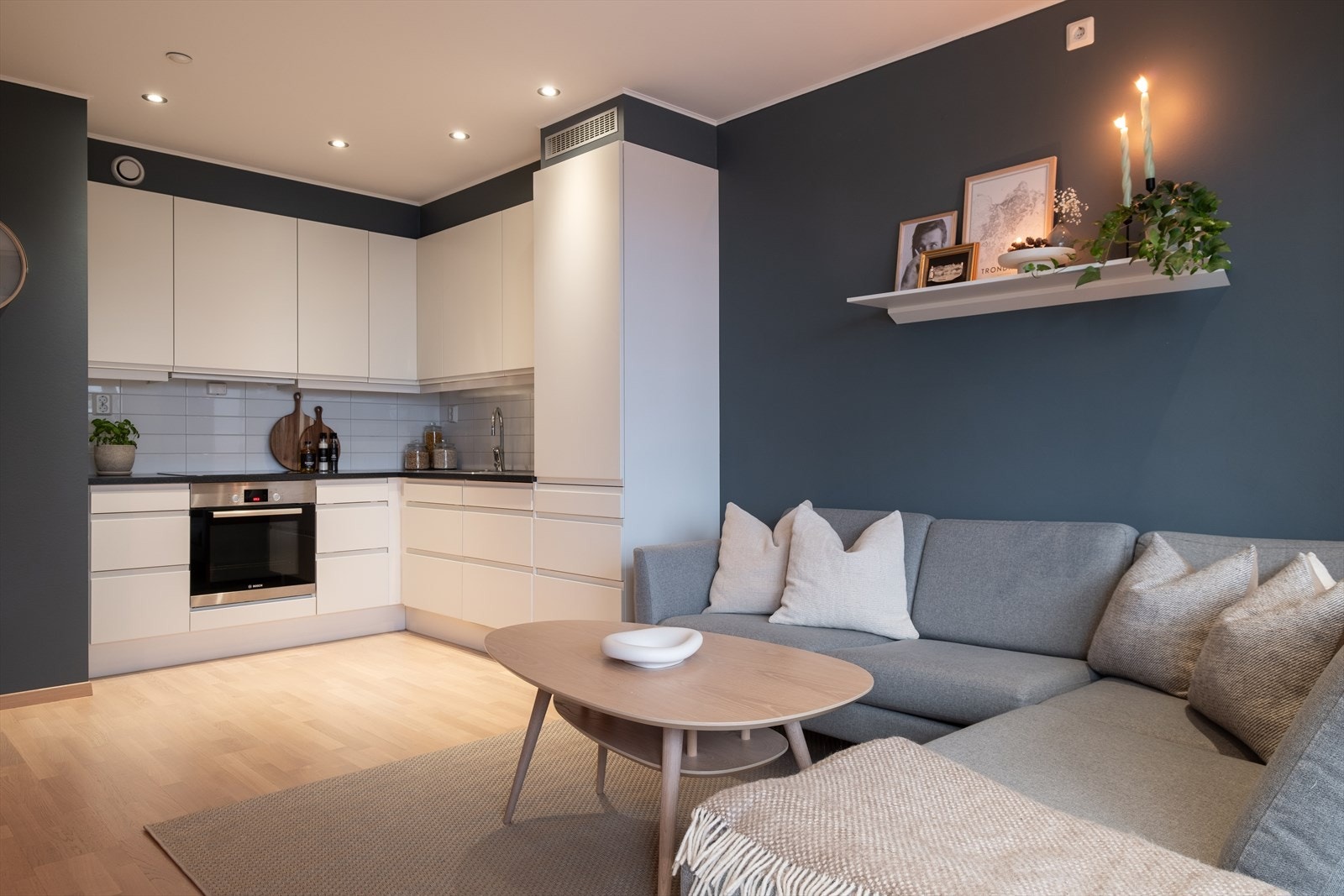 Leiligheten er vurdert til tilstandsgrad 1 på alle punkter i takstrapporten, og anses dermed å holde en gjennomgående god standard. Galleribilde