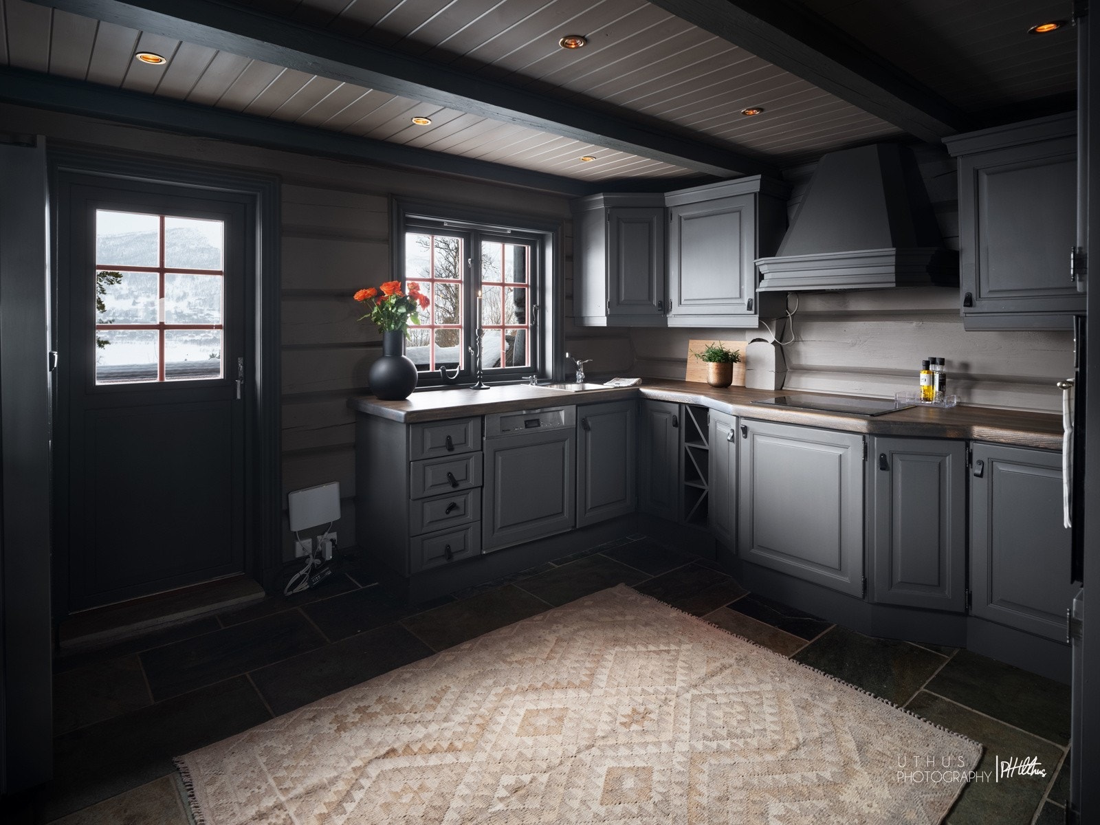 Lekkert og romslig kjøkken Galleribilde