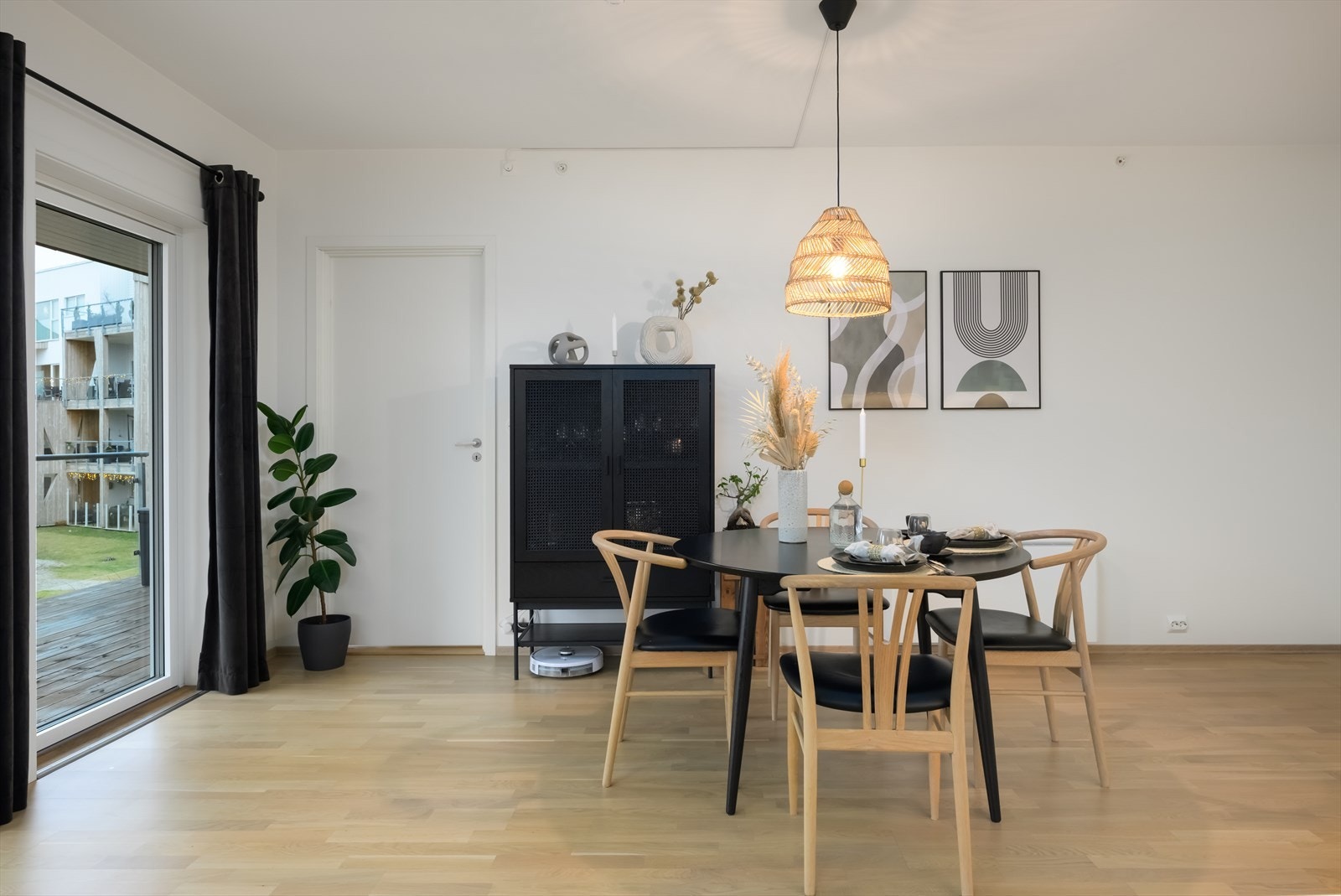 Stue med direkte adkomst til terrasse Galleribilde