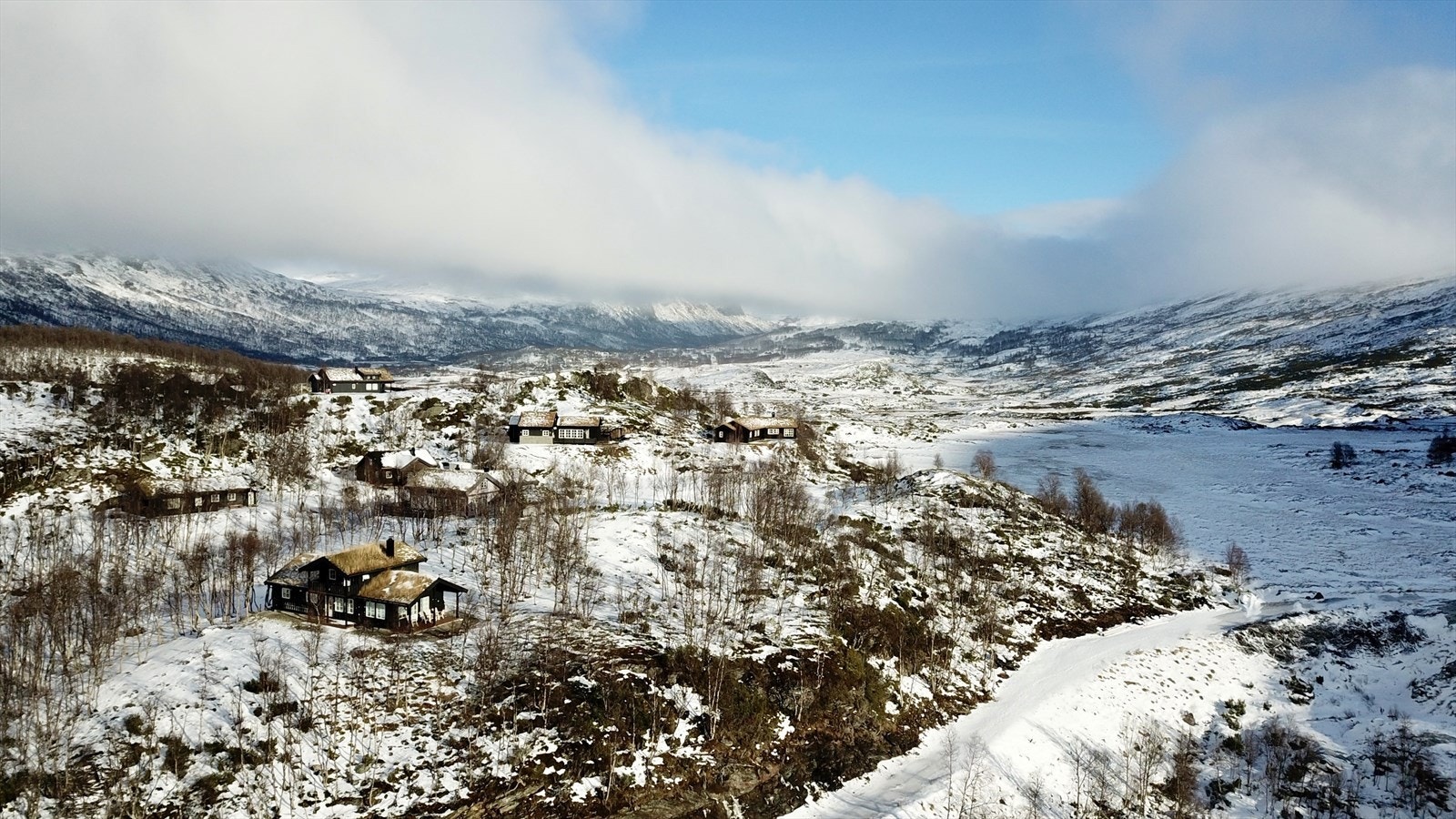 Tomta har fin beliggenheit i hyttefeltet Buhaugane på Filefjell. Galleribilde