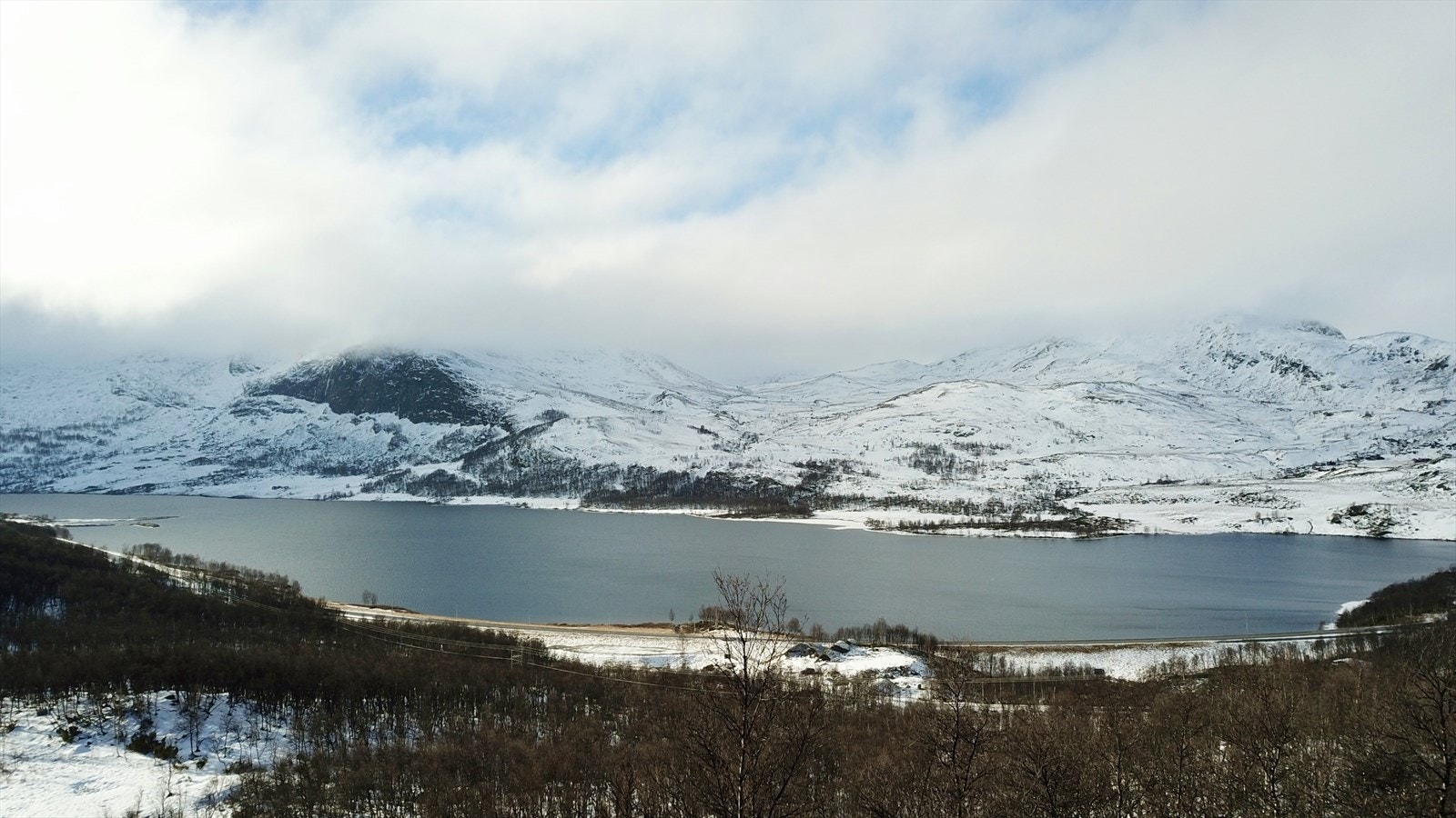 Hyttefeltet har adkomst frå E16. Køyretid frå Bergen er ca. 3,5 time og køyretid frå Oslo er ca. 4,5 time. Galleribilde